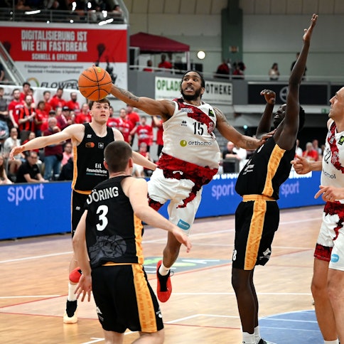 10.05.2025, Basketball-Bayer Giants-Lok Bernau
mitte: Donte Nicholas (Bayer)
Foto: Uli Herhaus