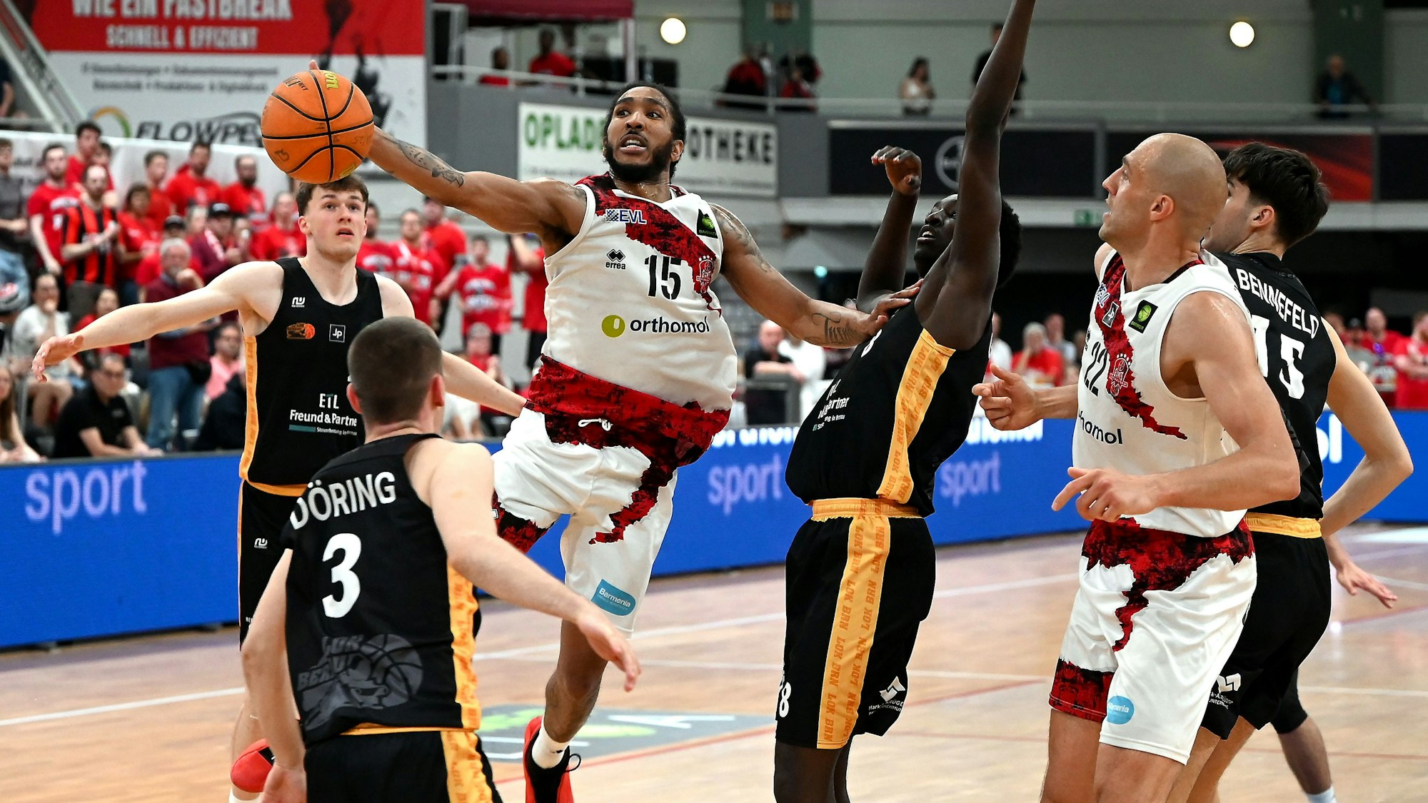 10.05.2025, Basketball-Bayer Giants-Lok Bernau
mitte: Donte Nicholas (Bayer)
Foto: Uli Herhaus