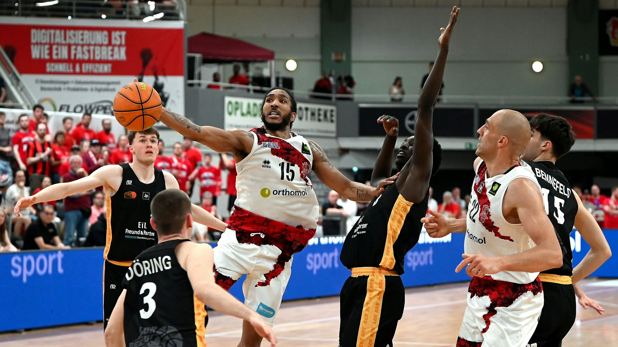 10.05.2025, Basketball-Bayer Giants-Lok Bernau
mitte: Donte Nicholas (Bayer)
Foto: Uli Herhaus
