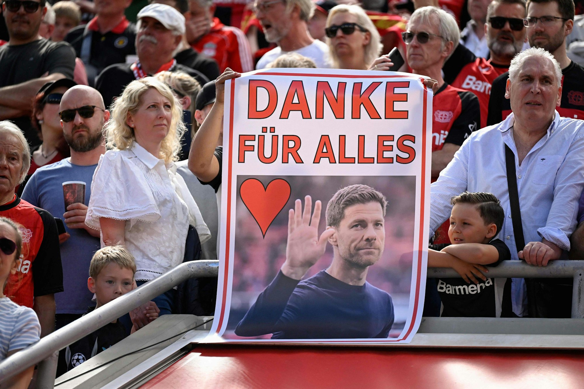 Alonso-Poster im Stadion
