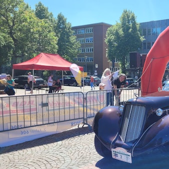 Ein Studebaker aus dem Jahr 1936 war der absolute Hingucker des Tages bei der Oldtimer-Ausfahrt in Bergisch Gladbach.