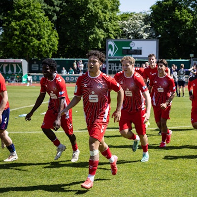 DFB U19 Nachwuchsliga Halbfinale: SV Werder Bremen vs. 1. FC Köln U19, Weserstadion Platz 11 Jubel nach Sieg 1. FC Köln U19 DFB U19 Nachwuchsliga Halbfinale: SV Werder Bremen vs. 1. FC Köln U19, Weserstadion Platz 11 am 11.05.25 *** DFB U19 Junior League semi-final SV Werder Bremen vs. 1 FC Köln U19, Weserstadion Platz 11 Cheering after victory 1 FC Köln U19 DFB U19 Junior League semi-final SV Werder Bremen vs. 1 FC Köln U19, Weserstadion Platz 11 on 11 05 25 Copyright: xBEAUTIFULxSPORTS/MarioxM.xKobergx