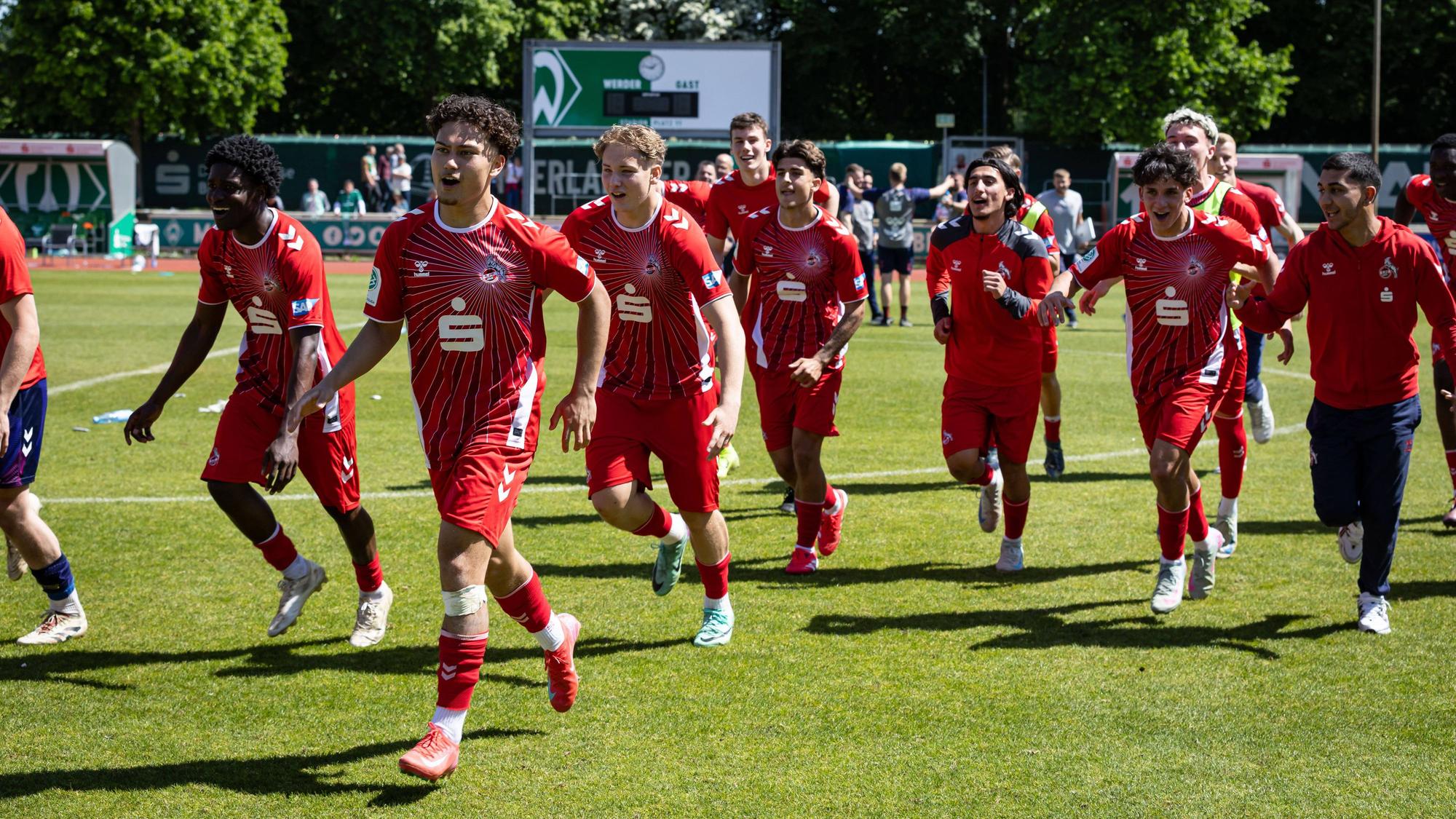 DFB U19 Nachwuchsliga Halbfinale: SV Werder Bremen vs. 1. FC Köln U19, Weserstadion Platz 11 Jubel nach Sieg 1. FC Köln U19 DFB U19 Nachwuchsliga Halbfinale: SV Werder Bremen vs. 1. FC Köln U19, Weserstadion Platz 11 am 11.05.25 *** DFB U19 Junior League semi-final SV Werder Bremen vs. 1 FC Köln U19, Weserstadion Platz 11 Cheering after victory 1 FC Köln U19 DFB U19 Junior League semi-final SV Werder Bremen vs. 1 FC Köln U19, Weserstadion Platz 11 on 11 05 25 Copyright: xBEAUTIFULxSPORTS/MarioxM.xKobergx