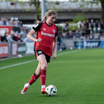 Leverkusen, Germany 14th April 2025: Caroline Kehrer Bayer Leverkusen, 9 during the Google Pixel Bundesliga game between Bayer 04 Leverkusen and 1. FC Köln at Ulrich-Haberland Stadium in Levekusen, Germany Leonie Kiehl / SPP PUBLICATIONxNOTxINxBRAxMEX Copyright: xLeoniexKiehlx/xSPPx spp-en-LeKiSp-20250414-_DSC1351