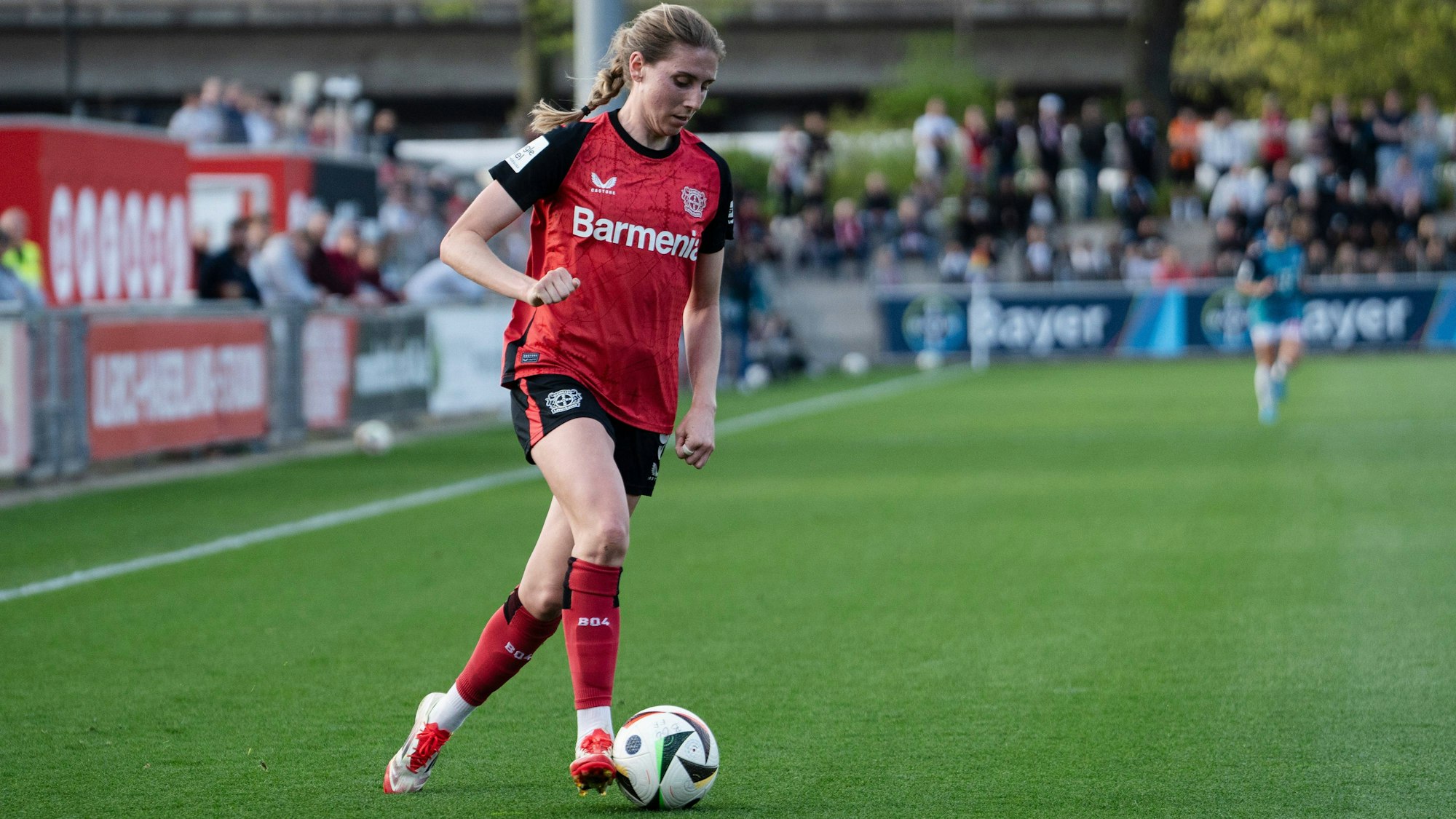 Leverkusen, Germany 14th April 2025: Caroline Kehrer Bayer Leverkusen, 9 during the Google Pixel Bundesliga game between Bayer 04 Leverkusen and 1. FC Köln at Ulrich-Haberland Stadium in Levekusen, Germany Leonie Kiehl / SPP PUBLICATIONxNOTxINxBRAxMEX Copyright: xLeoniexKiehlx/xSPPx spp-en-LeKiSp-20250414-_DSC1351