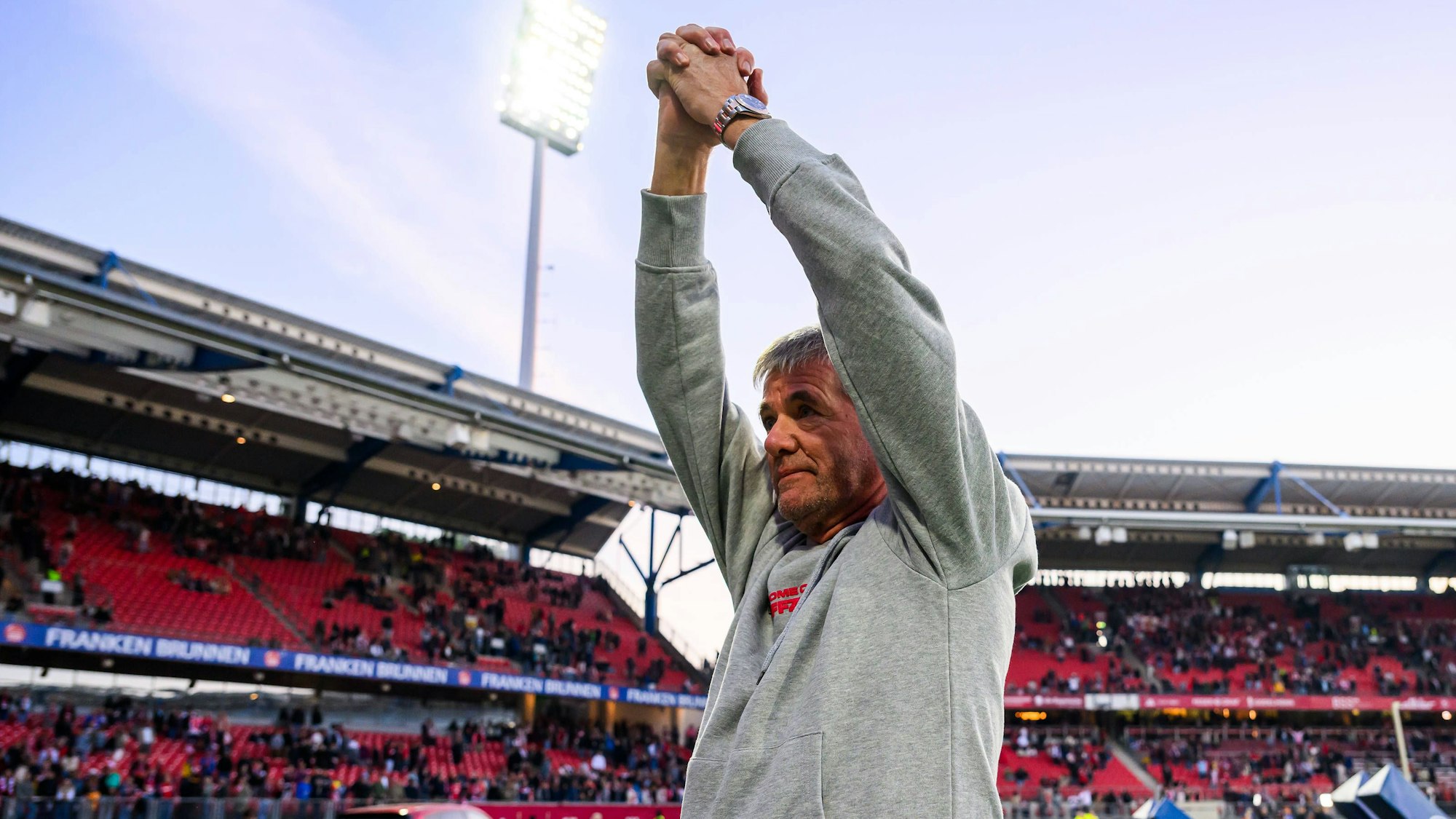 Friedhelm Funkel hat viele kleine Dinge getan – die Summe daraus war ein überzeugender Auftritt in Nürnberg.