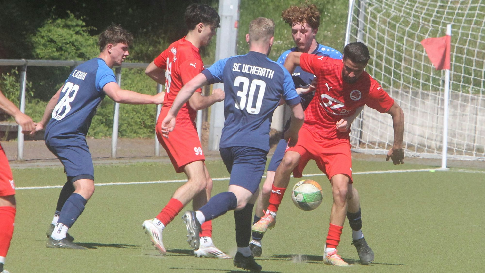 Omed Saeed (am Ball)