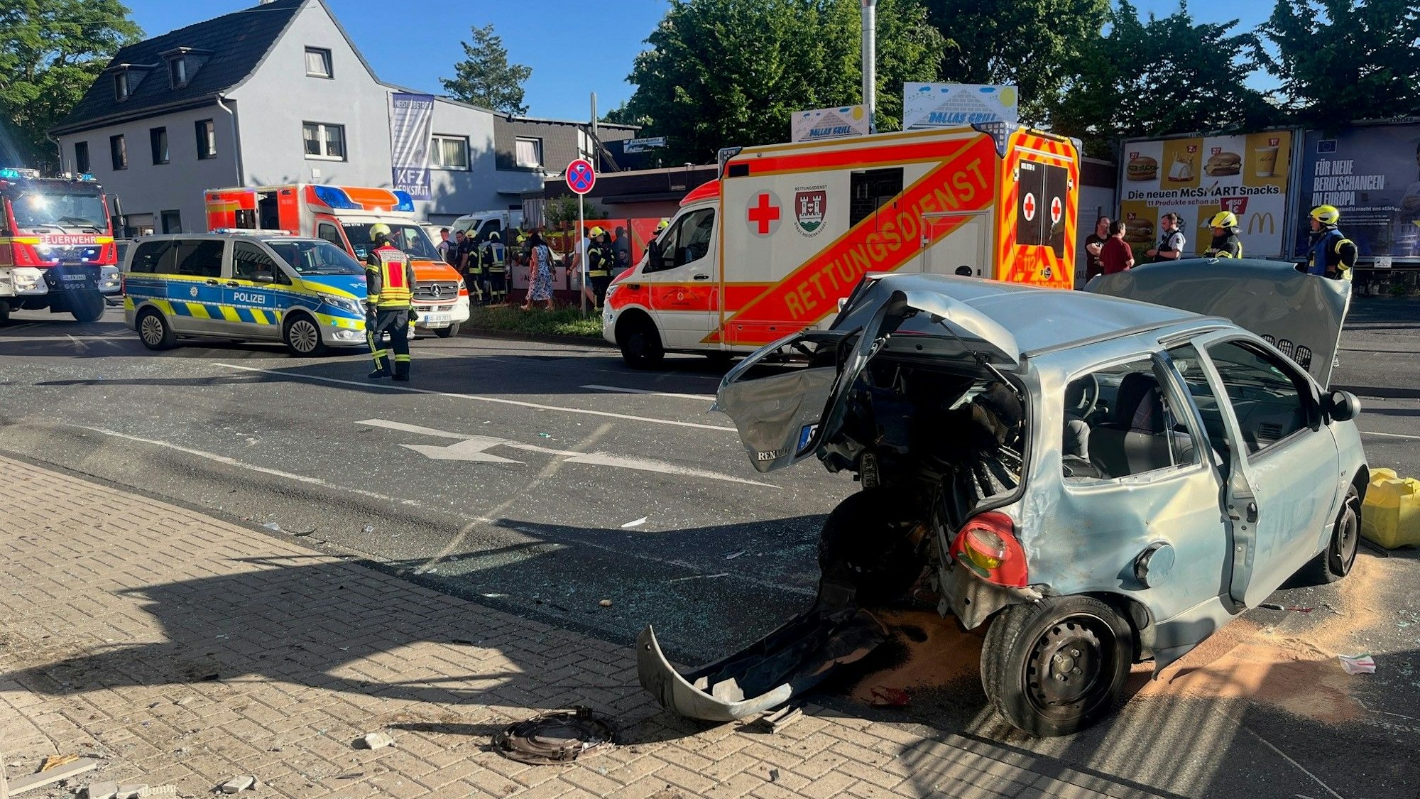 Blaulicht auf einem Einsatzfahrzeug der Polizei am Unfallort (Symbolbild).