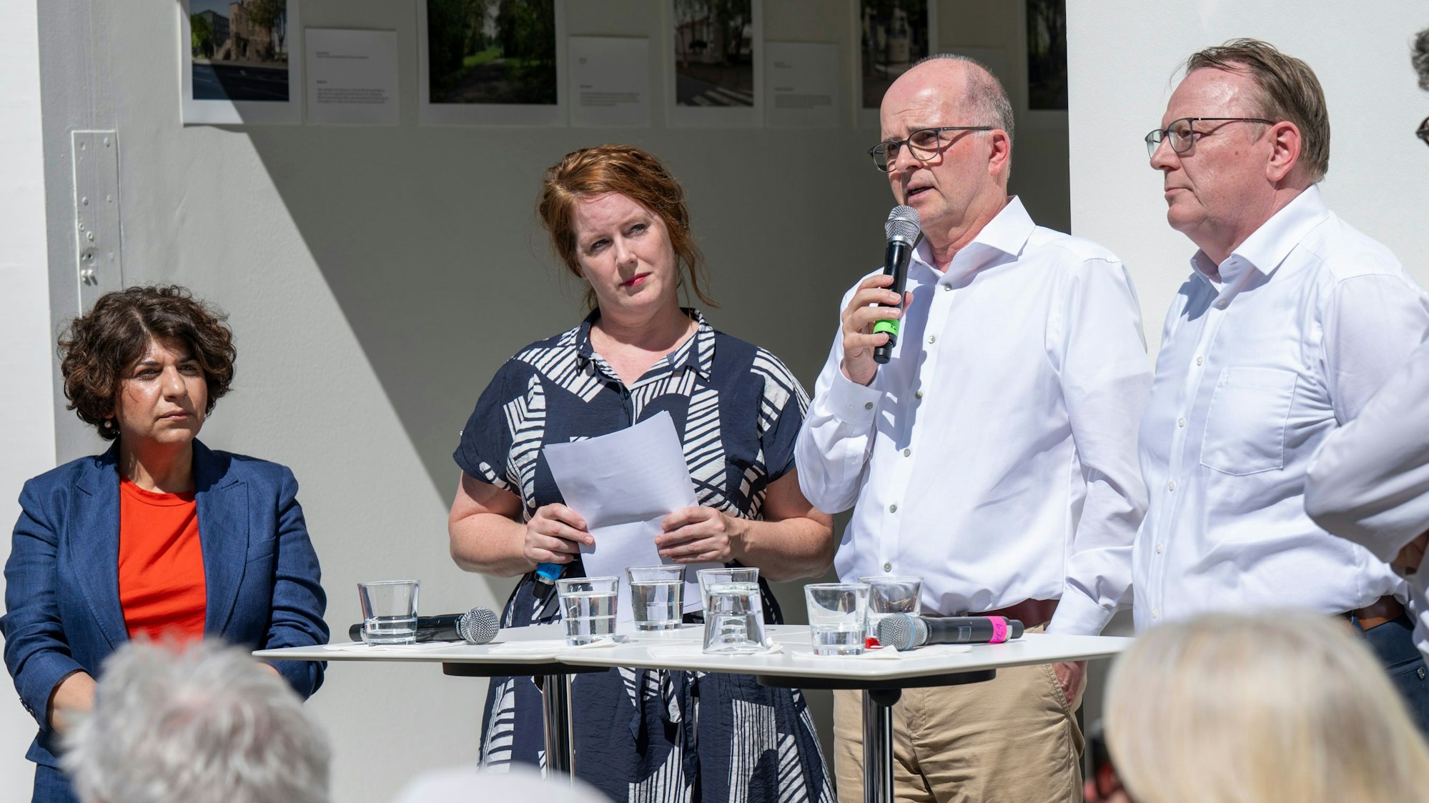 10.05.2025, Köln: Podiumsdiskussion am Josef-Haubrich-Hof mit den drei OB-Kandidaten Berivan Aymaz (Grüne), Thorsten Burmester (SPD) und Markus Greitemann (CDU) zur Verwahrlosung in der Stadt. Moderation: Gerald Selch und Sarah Brasack (KStA Chefredaktion). Foto: Uwe Weiser