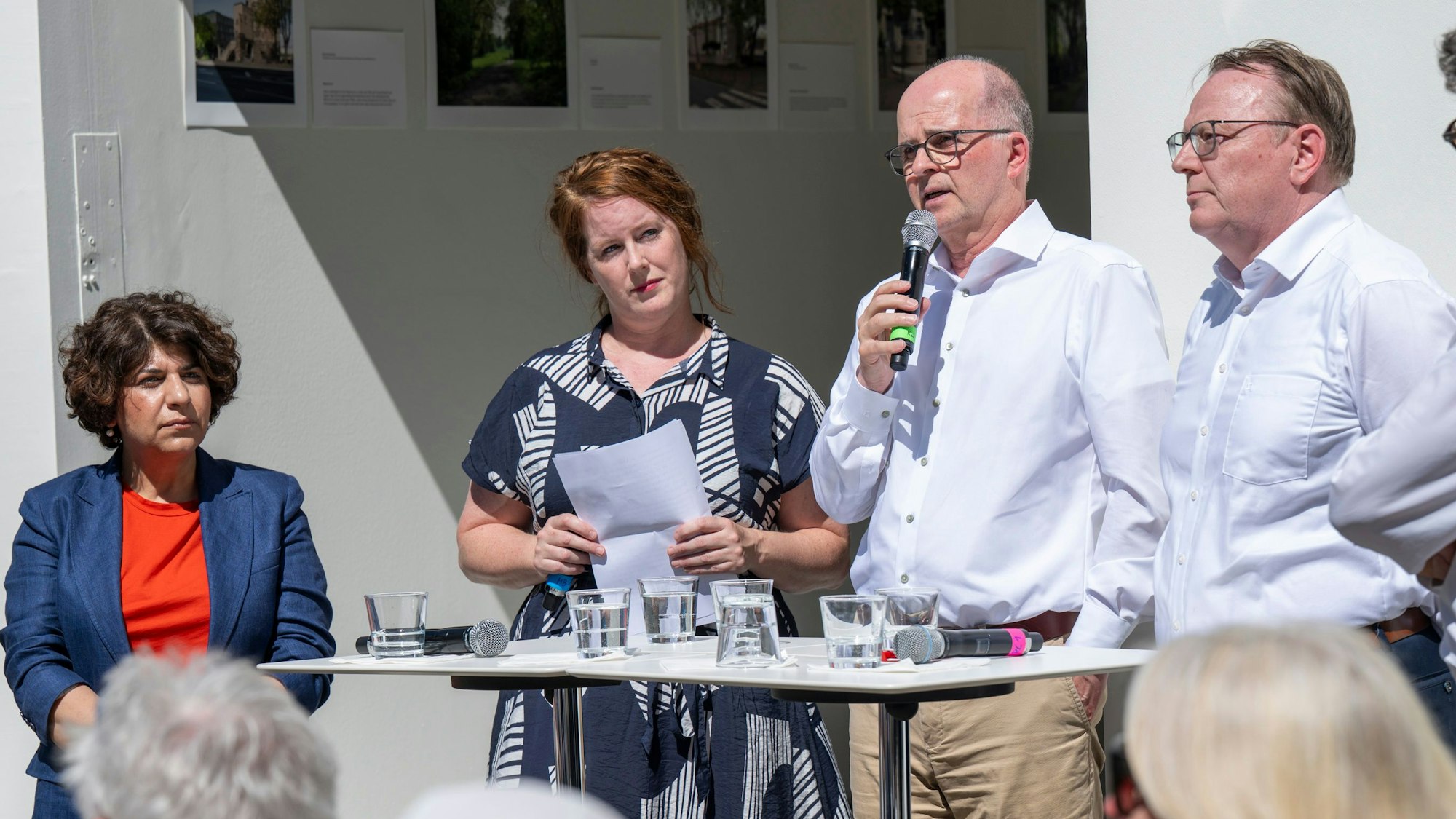 10.05.2025, Köln: Podiumsdiskussion am Josef-Haubrich-Hof mit den drei OB-Kandidaten Berivan Aymaz (Grüne), Thorsten Burmester (SPD) und Markus Greitemann (CDU) zur Verwahrlosung in der Stadt. Moderation: Gerald Selch und Sarah Brasack (KStA Chefredaktion). Foto: Uwe Weiser