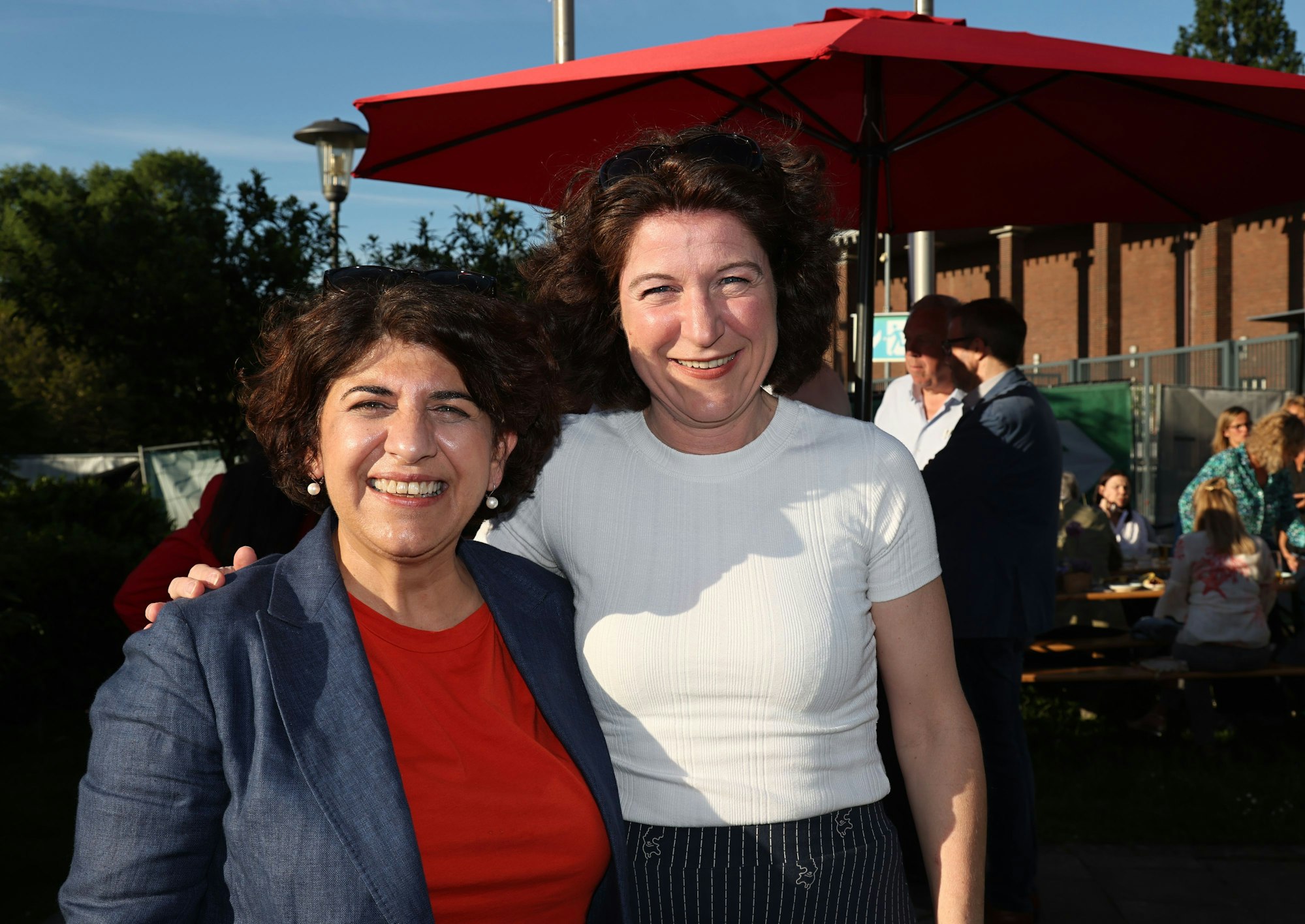 OB-Kandidatin Berivan Aymaz und Kirsten Jahn, Co-Vorsitzende der Kölner Grünen
