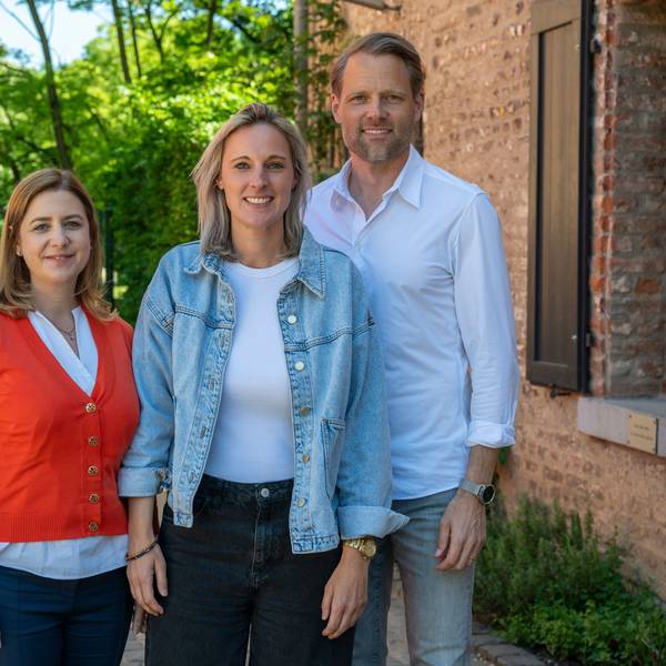 Filip Günther (v.l.), Nathalie Mahmoudi, Maria Westphal und Joachim Heimemeyer bilden mit Alexandra Herzog, die auf dem Kreisparteitag nicht anwesend war, den neuen geschäftsführenden Kreisvorstand der Kölner FDP.