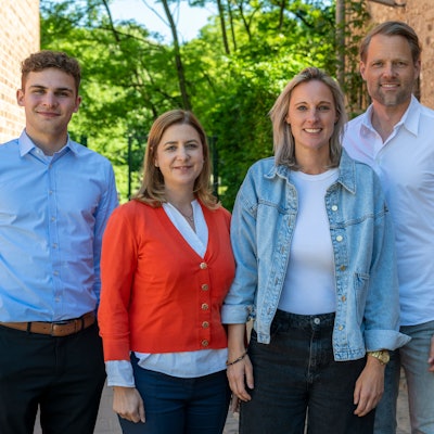Filip Günther (v.l.), Nathalie Mahmoudi, Maria Westphal und Joachim Heimemeyer bilden mit Alexandra Herzog, die auf dem Kreisparteitag nicht anwesend war, den neuen geschäftsführenden Kreisvorstand der Kölner FDP.