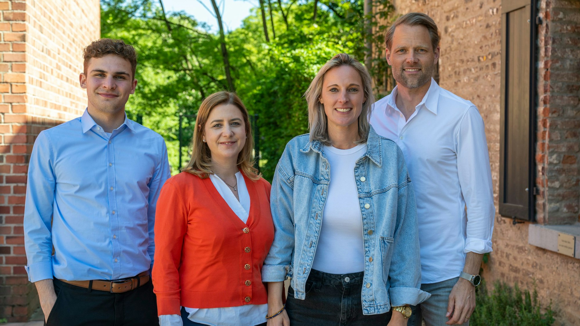 Filip Günther (v.l.), Nathalie Mahmoudi, Maria Westphal und Joachim Heimemeyer bilden mit Alexandra Herzog, die auf dem Kreisparteitag nicht anwesend war, den neuen geschäftsführenden Kreisvorstand der Kölner FDP.