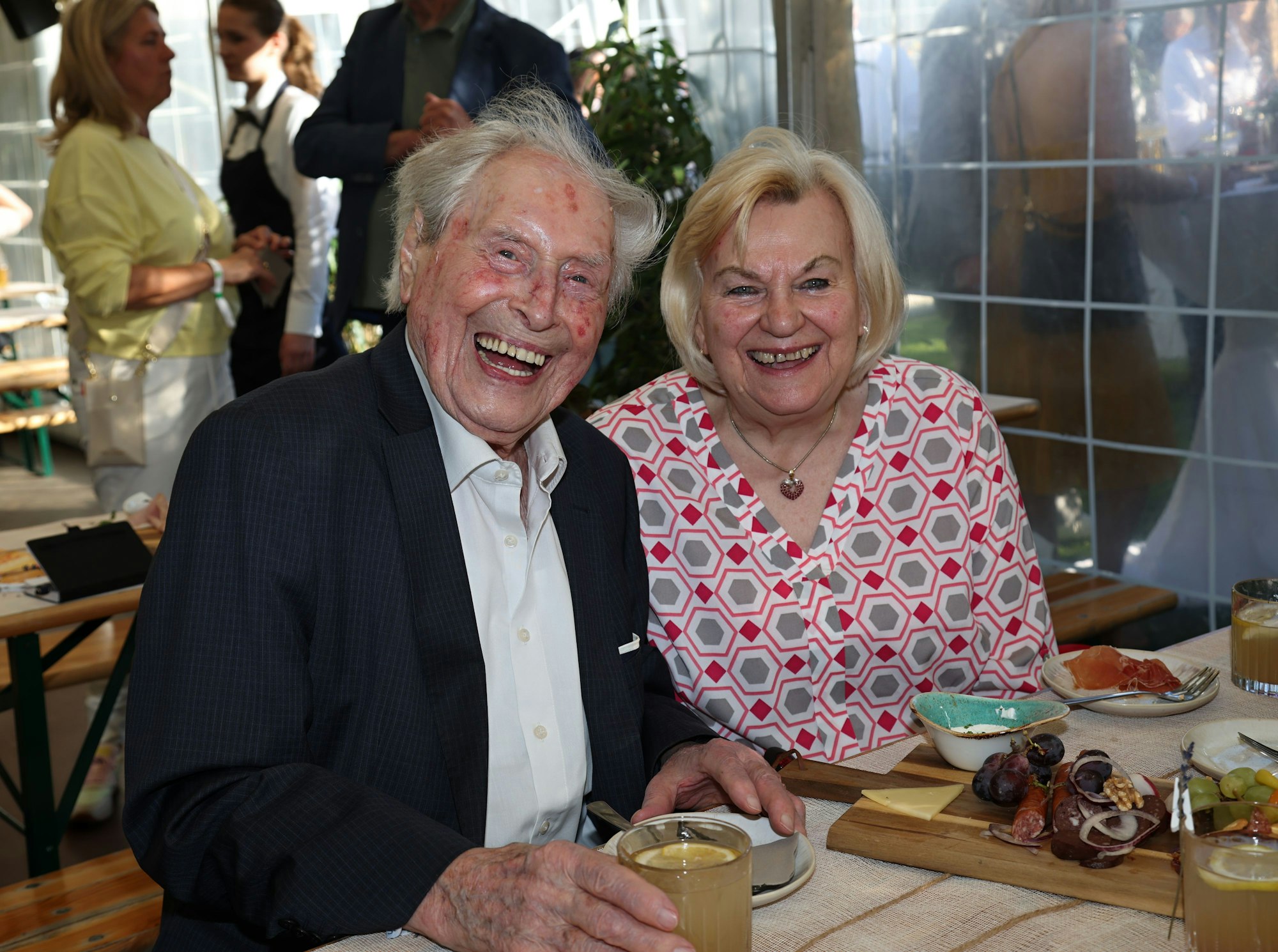 Ludwig Sebus und Haushälterin Inge