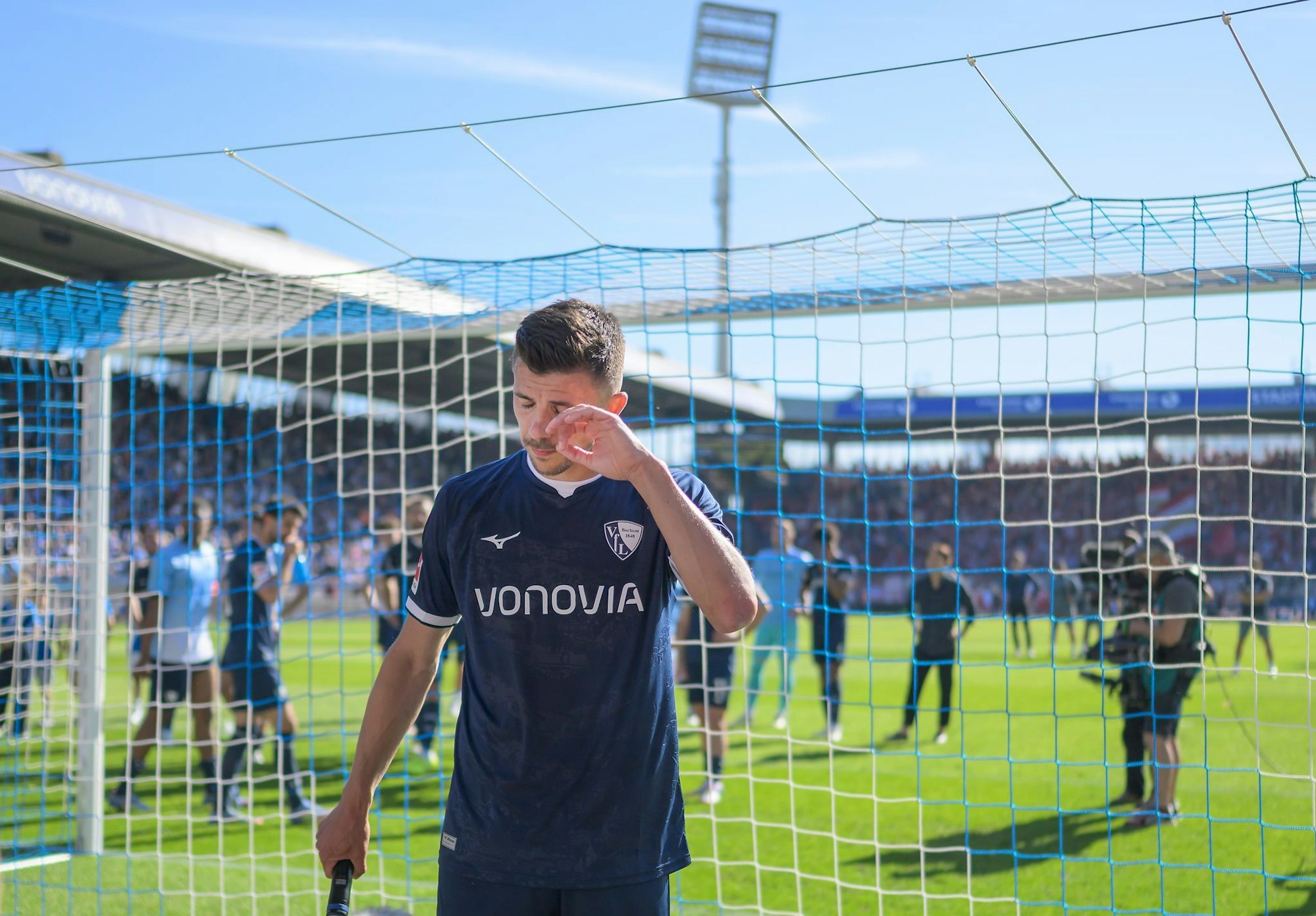 Der langjährige Kapitän Anthony Losilla hört als Spieler beim VfL Bochum auf.