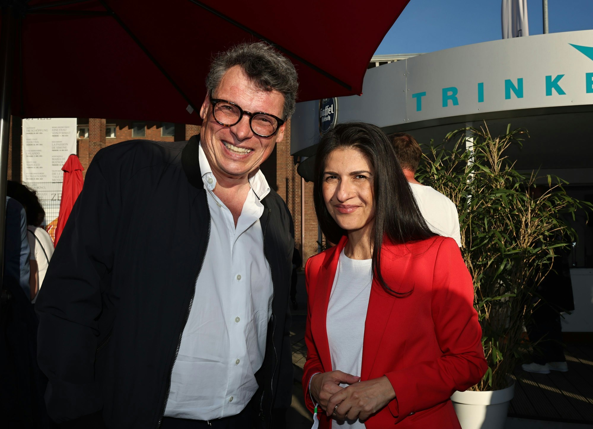 Gerald Selch, KStA-Chefredakteur, mit Staatsministerin Serap Güler