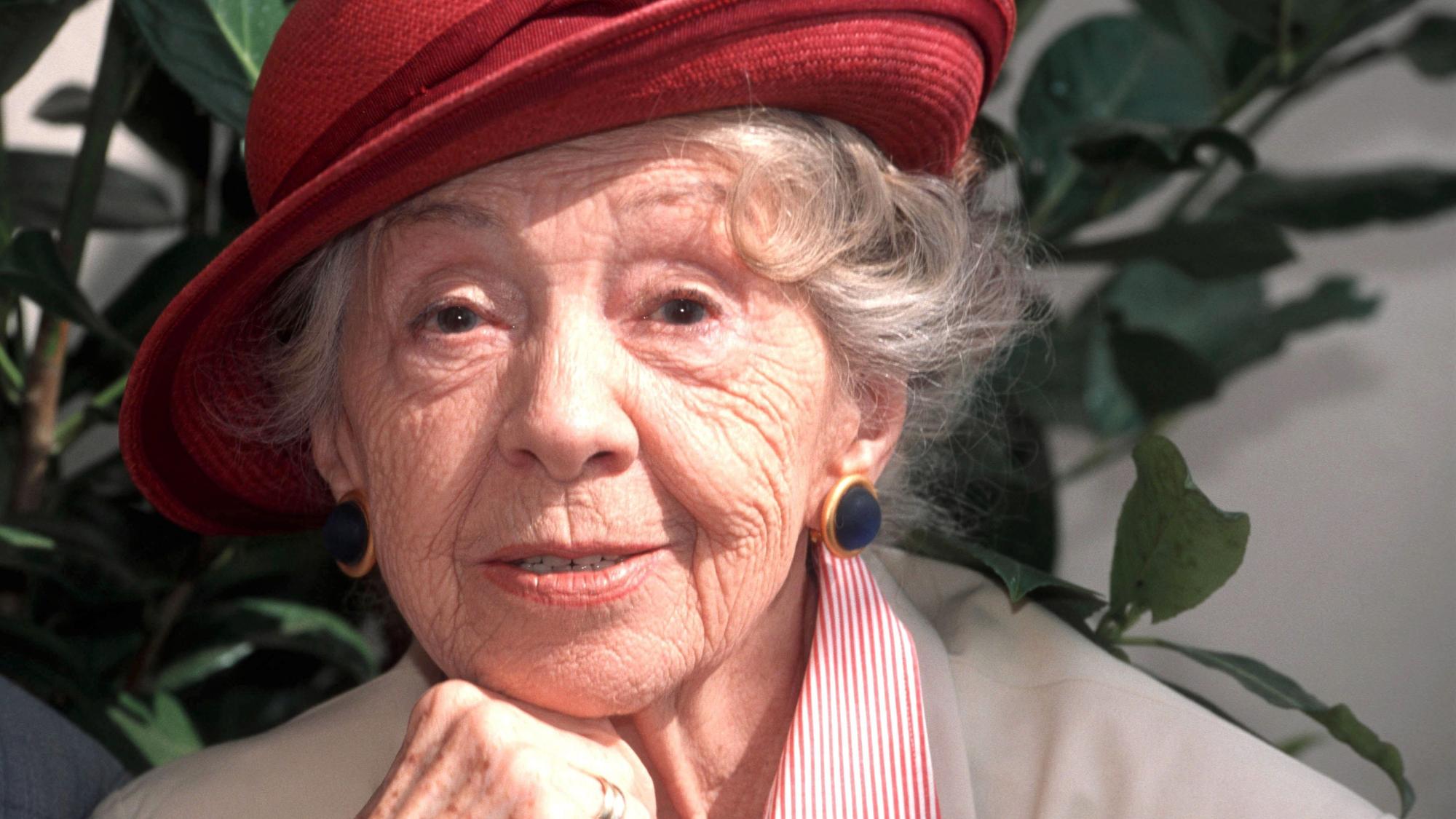 Inge Meysel ist tot- Sie starb im Alter von 94 Jahren
Copyright by Public Address, Hamburg, Bankverbindung: Hamburger Sparkasse BLZ: 20050550 Kto.-Nr.: 1282/122926.
Verwendung für Werbezwecke und Weitergabe an Dritte untersagt. Public Address kann keine Schadenersatzforderungen übernehmen, die aus der Veröffentlichung dieses Bildes entstehen könnten.