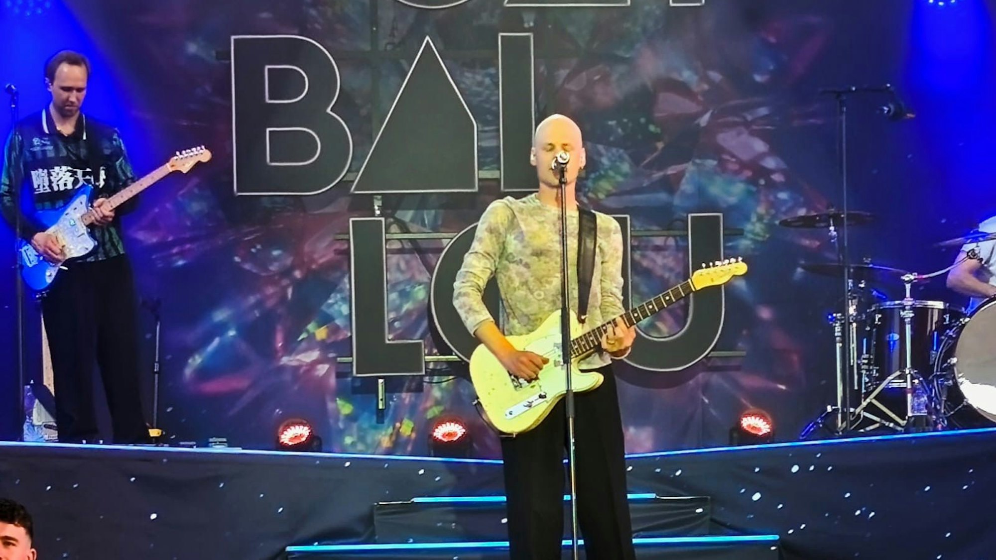 Oliver Niesen, Sänger der Band Cat Ballou, bei der Tanzbrunnen-Saisoneröffnung am 10. Mai 2025 in Köln