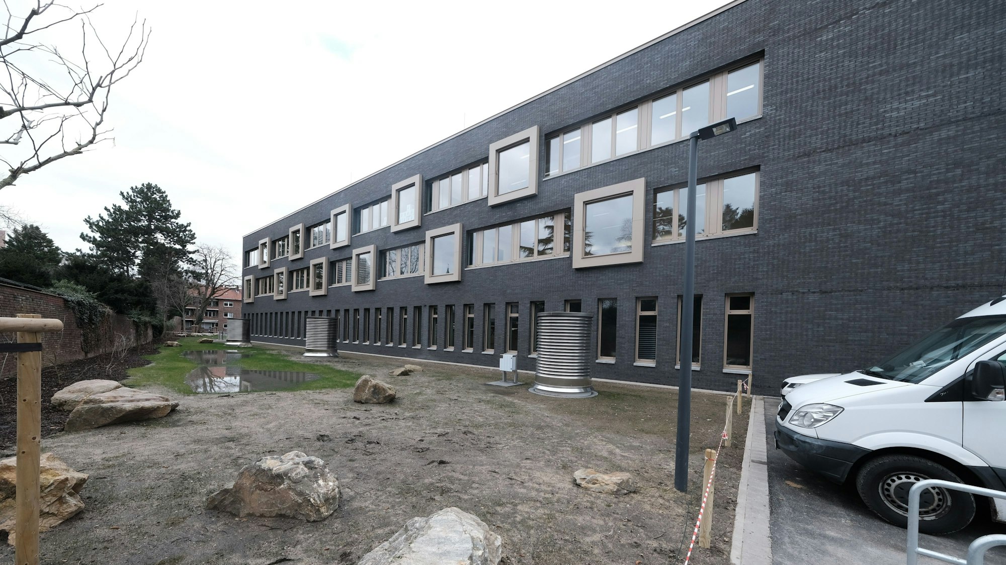 09.02.2022, Köln: Erweiterungsbau Hildegard-von-Bingen-Gymnasium fertiggestellt . Foto: Max Grönert