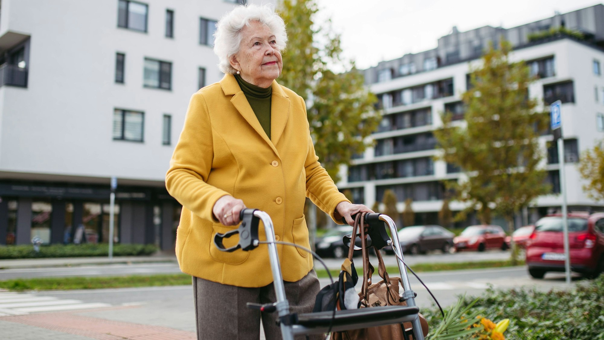Senior woman with a mobility walker walking on city streets during autumn day, enjoying the beautiful sunny weather. Elderly lady savoring every moment, living life to fullest. A senior woman with a mobility walker walking on the city streets during autumn day, enjoying the beautiful sunny weather. Elderly lady savoring every moment, living life to fullest. model released Copyright: xx HHH SOLO TZ ELDERLY CARE 2023 HHH 127