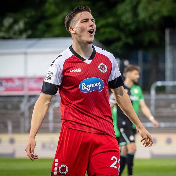 3. Liga: FC Viktoria Köln - Hannover 96 II, 11.05.2025 Jubel zum 2:0 durch Said El Mala FC Viktoria Köln, 22 Köln, 11.05.2025, 37. Spieltag der 3. Fußball-Liga, FC Viktoria Köln - Hannover 96 II im Sportpark Hoehenberg in Köln. Die DFL-Bestimmungen verbieten die Verwendung von Fotografien als Bildsequenzen und / oder Quasi-Videos. *** 3 Liga FC Viktoria Köln Hannover 96 II, 11 05 2025 Cheers to 2 0 by Said El Mala FC Viktoria Köln, 22 Köln, 11 05 2025, 37 Matchday of the 3 Soccer League, FC Viktoria Köln Hannover 96 II at Sportpark Hoehenberg in Cologne The DFL regulations prohibit the use of photographs as image sequences and or quasi videos Copyright: xBEAUTIFULxSPORTS/LeahxKohringx
