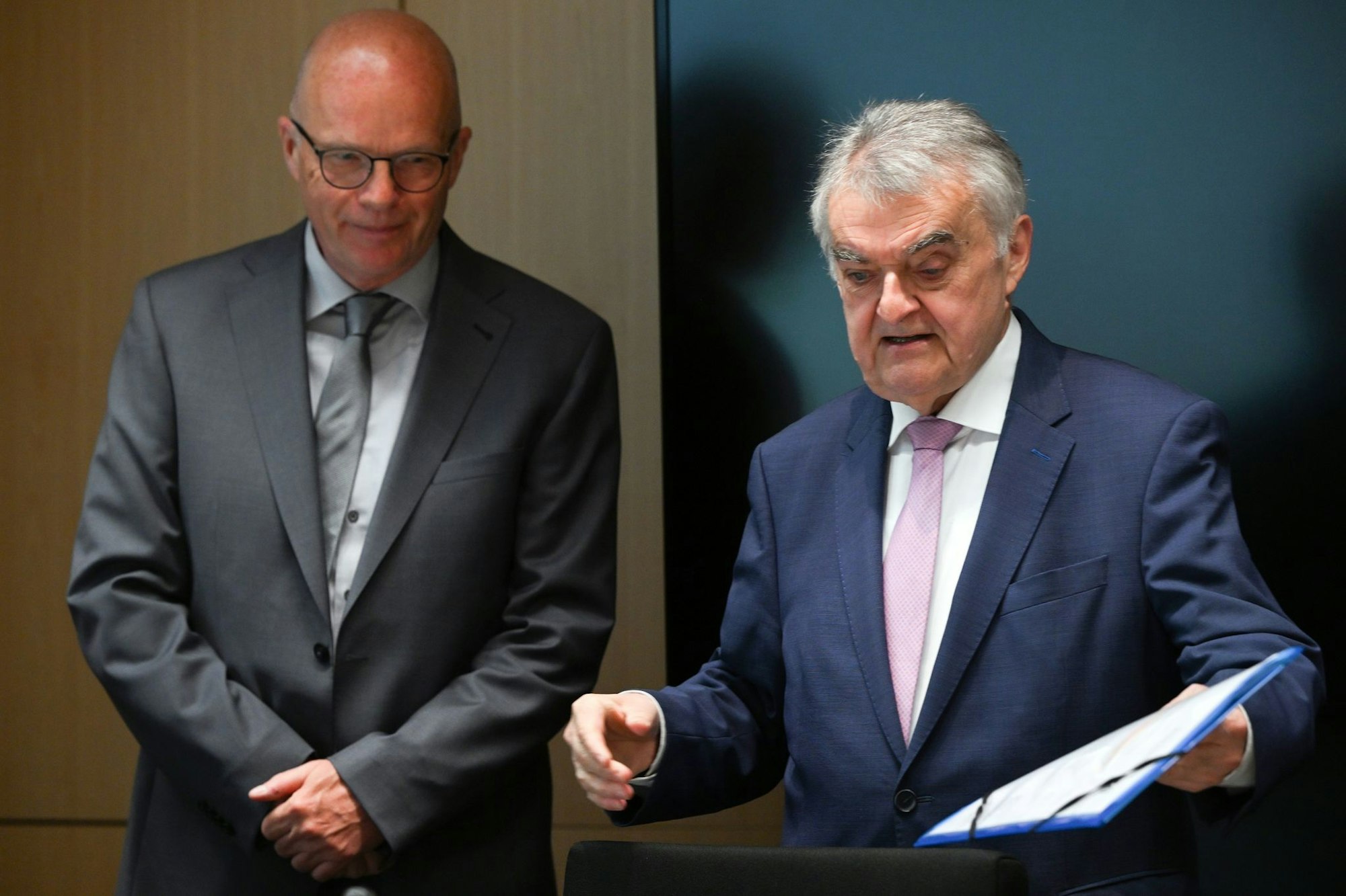 Das nordrhein-westfälische Innenministerium hat Stress innerhalb der Kriminalpolizei untersuchen lassen.
