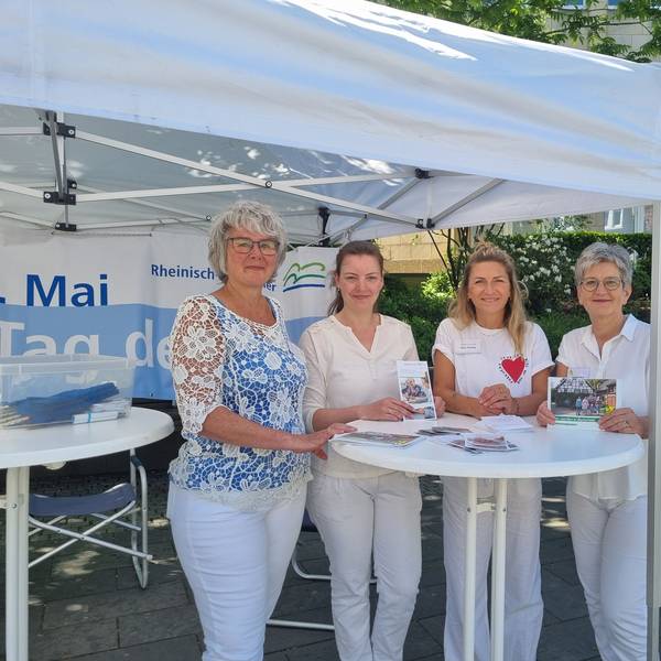 Ute Scharf, Susanne Jahn, Sara Krohn und Cosima Mai am „Tag der Pflege“ in Burscheid.