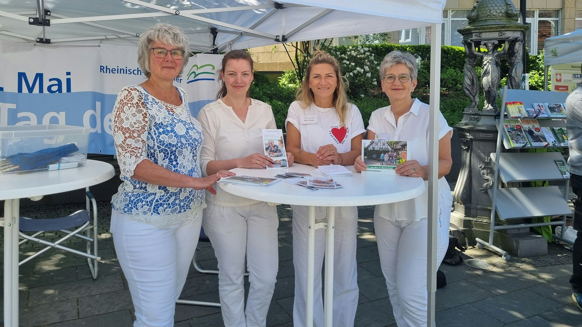 Ute Scharf, Susanne Jahn, Sara Krohn und Cosima Mai am „Tag der Pflege“ in Burscheid.