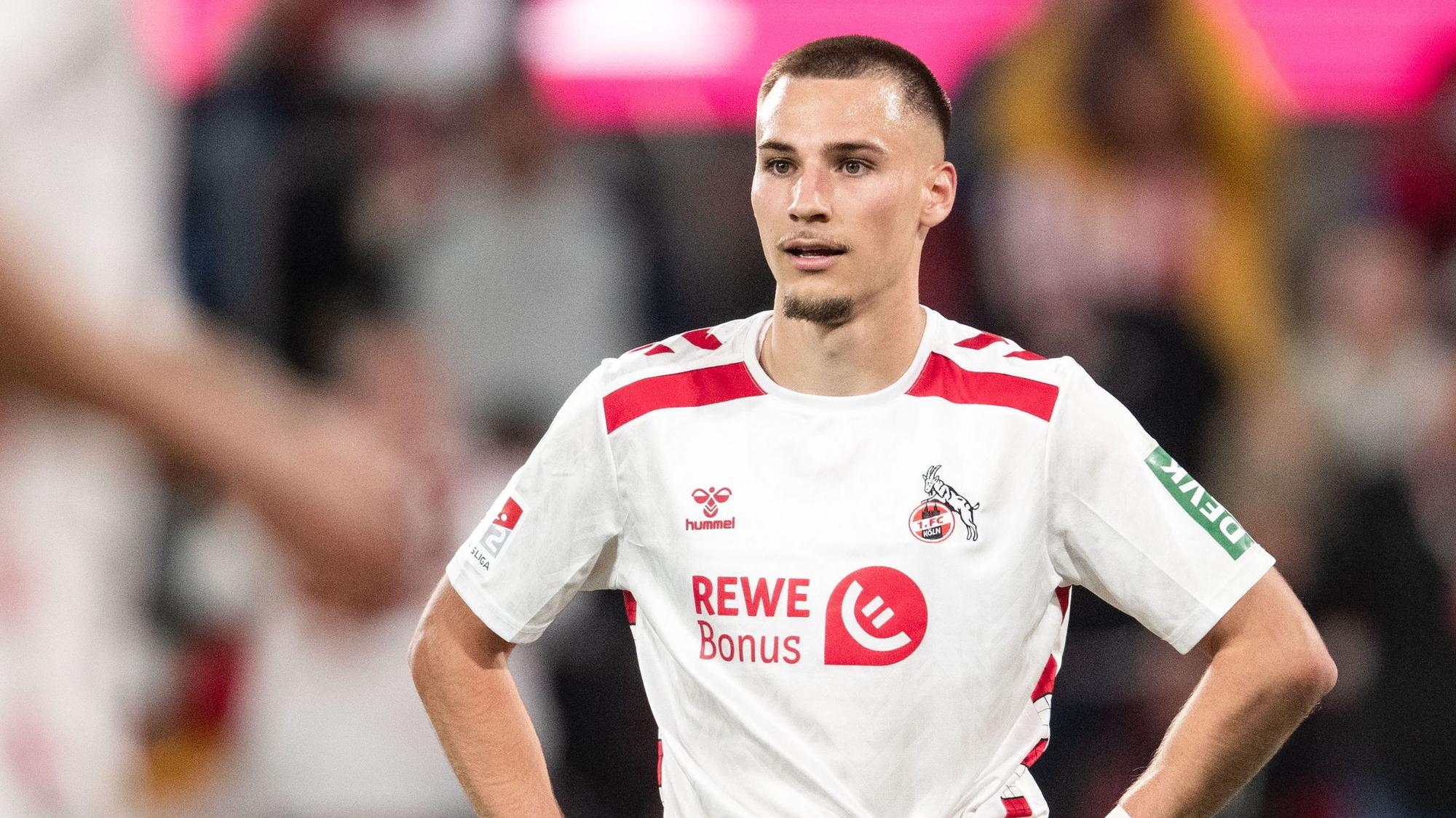 ARCHIV - 03.05.2025, Nordrhein-Westfalen, Köln: Fußball: 2. Bundesliga, 1. FC Köln - Jahn Regensburg, 32. Spieltag, RheinEnergieStadion. Kölns Tim Lemperle reagiert während der Partie. (zu dpa: «Gesichtsverletzung nach Streit: Kölns Lemperle droht Ausfall») Foto: Marius Becker/dpa +++ dpa-Bildfunk +++