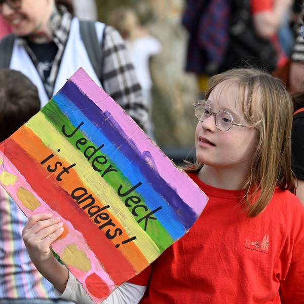 Demonstration für Inklusion und Vielfalt anlässlich des Welt-Down-Syndrom-Tags in Köln.