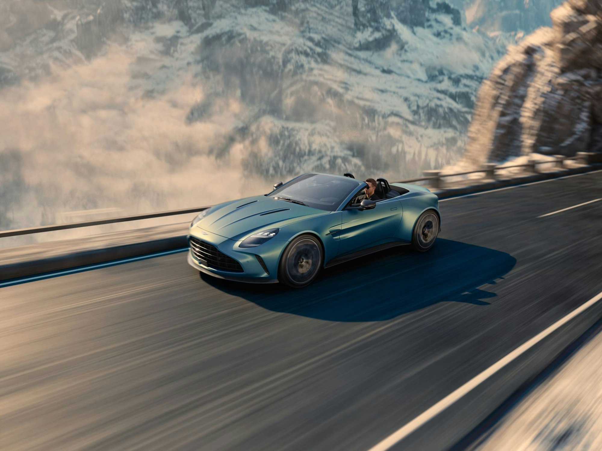 Frischluft für Fortgeschrittene: Der neue Vantage Roadster sprintet in 3,6 Sekunden auf Tempo 100 – und lässt sich in nur 6,8 Sekunden öffnen.