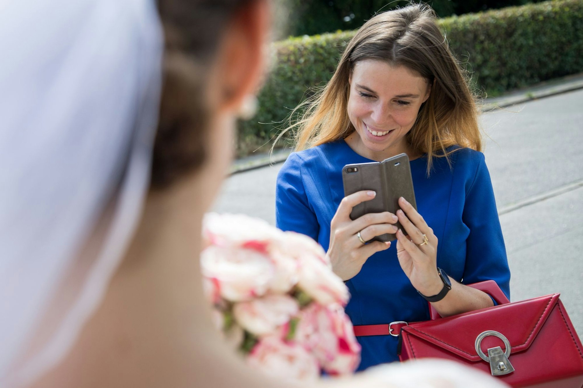 Fast jeder Gast ist eine Fotografin oder ein Fotograf: Wer möchte, kann die Bilder direkt vom Smartphone in den geteilten Onlinespeicher hochladen.