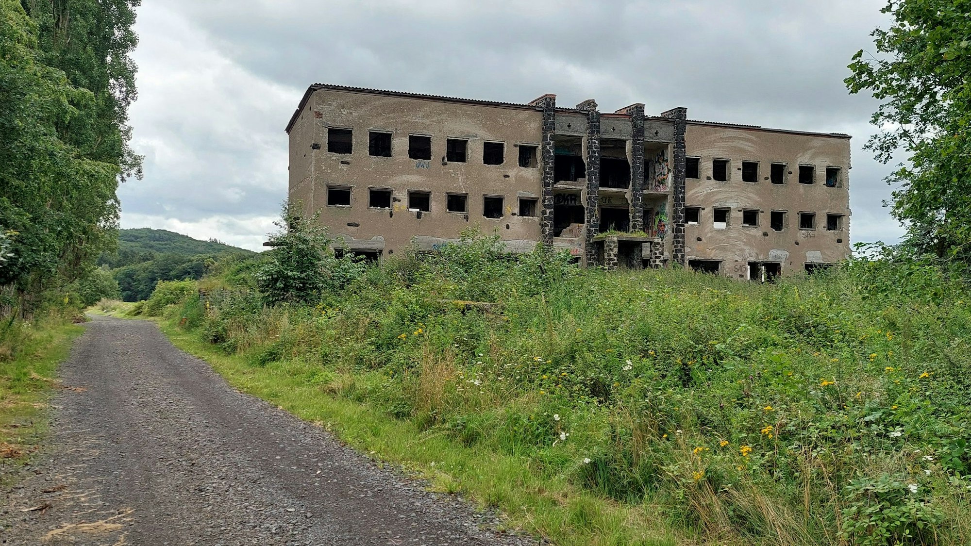 Der „Lost Place“ am Laacher See in der Eifel wurde unter anderem auch als Location für Nackt-Fotoshootings genutzt.