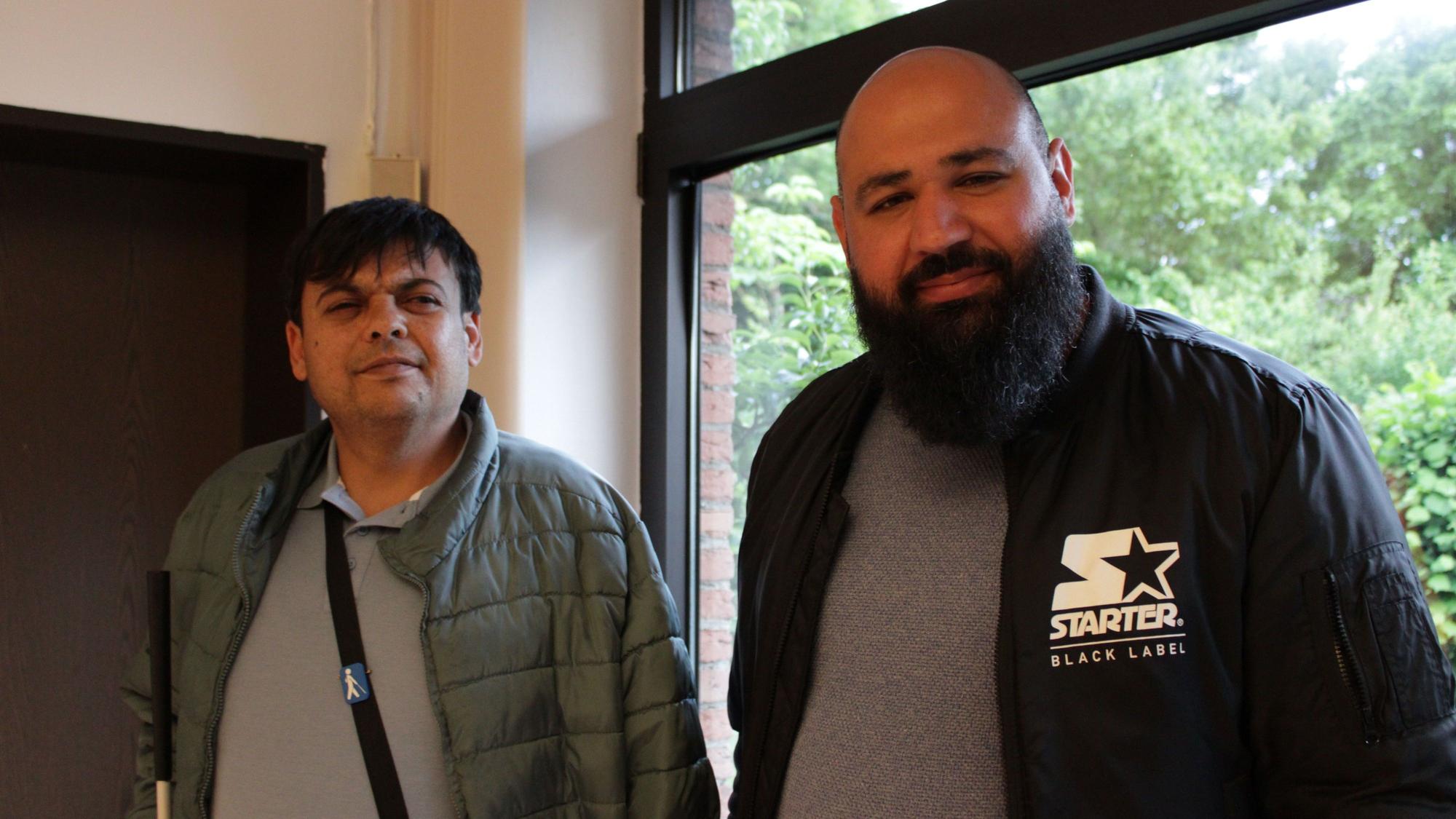 Saleh Bilal mit Abbas Obaid, der das Gespräch übersetzt hat.
