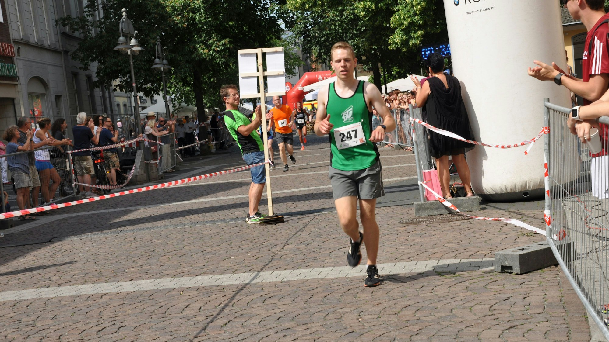 Teilnehmer des Brühler Stadtlauf über zehn Kilometer. (Archivbild)
