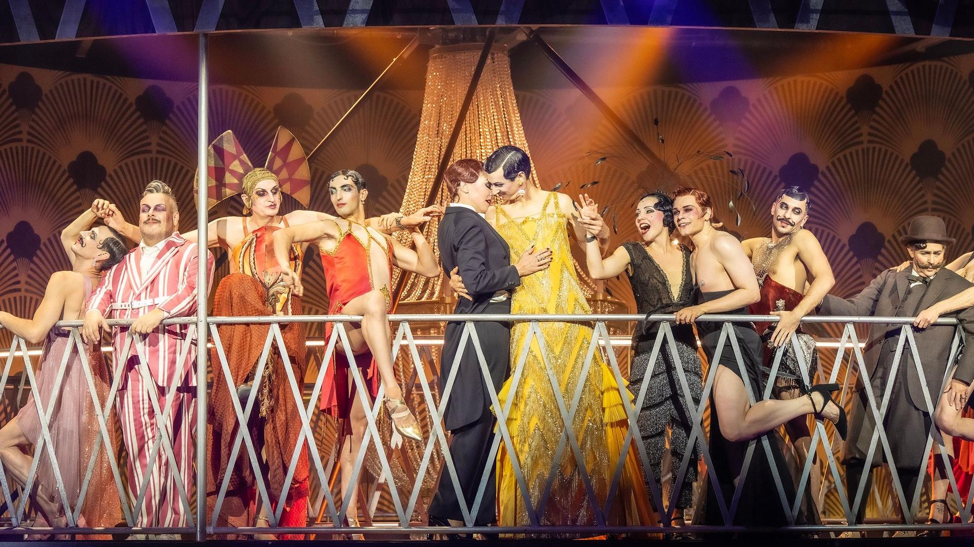 Szene aus „Eine Frau von Format“ an der Oper Köln