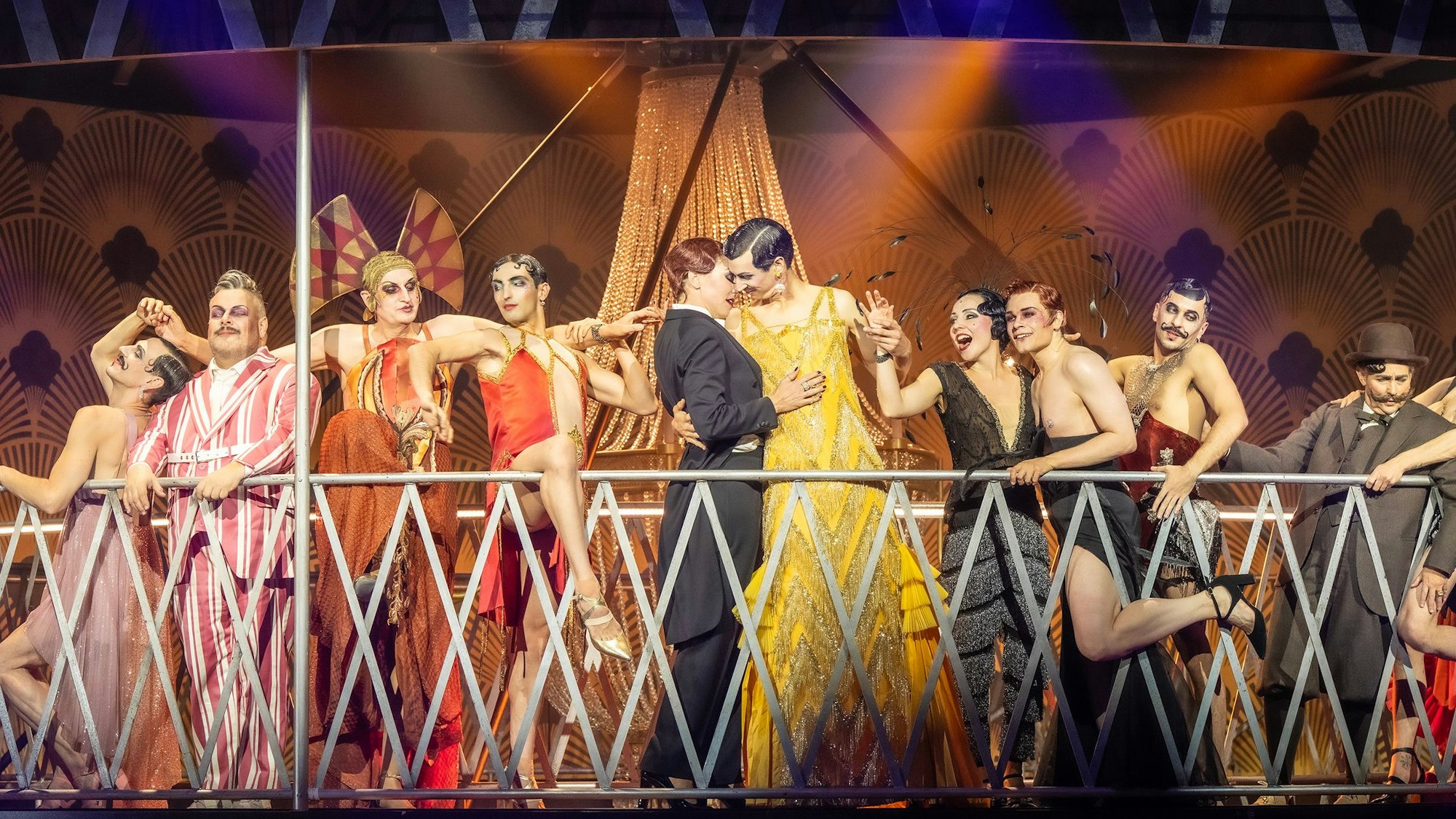 Szene aus „Eine Frau von Format“ an der Oper Köln