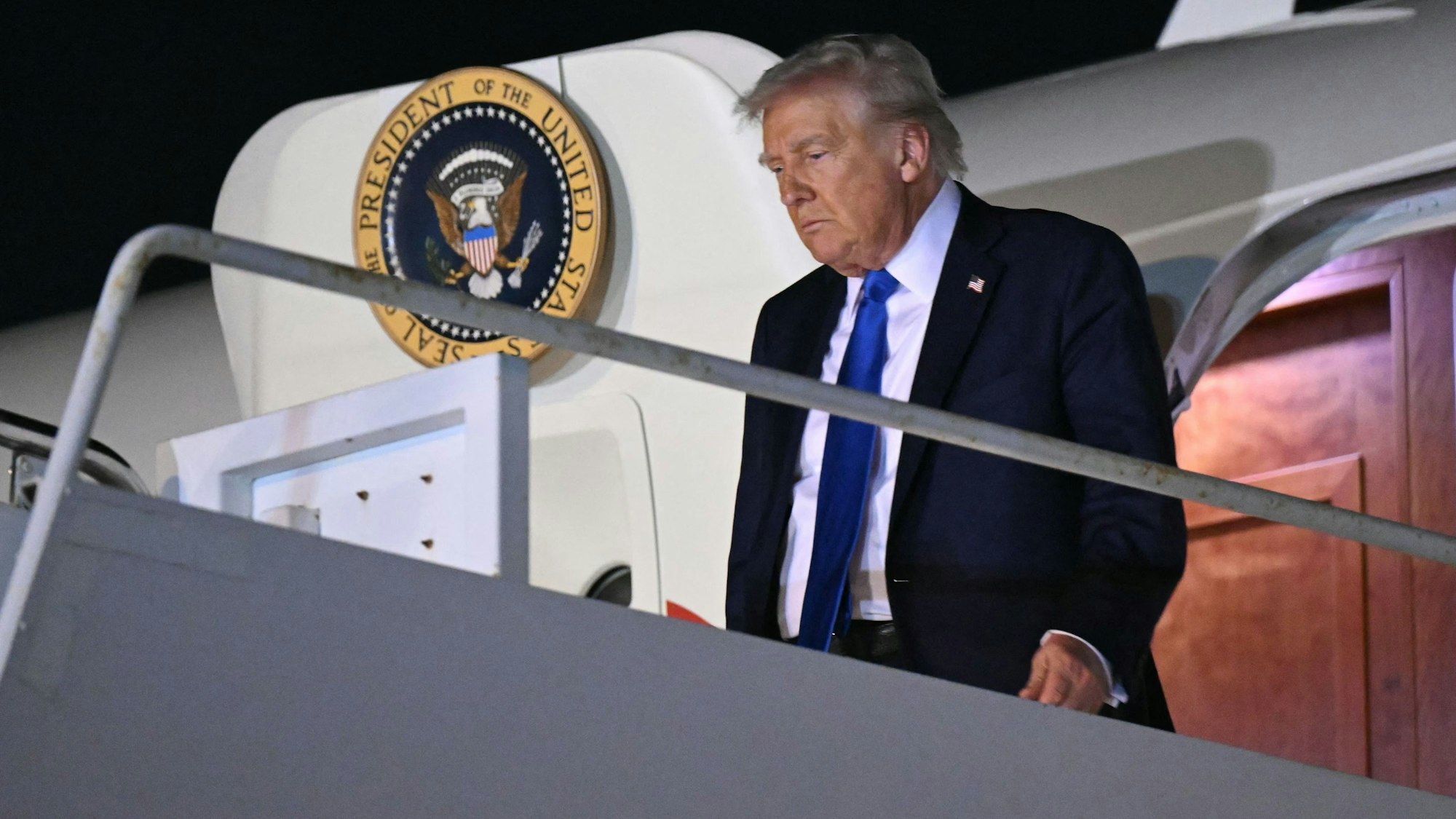Donald Trump verlässt die Air Force 1.