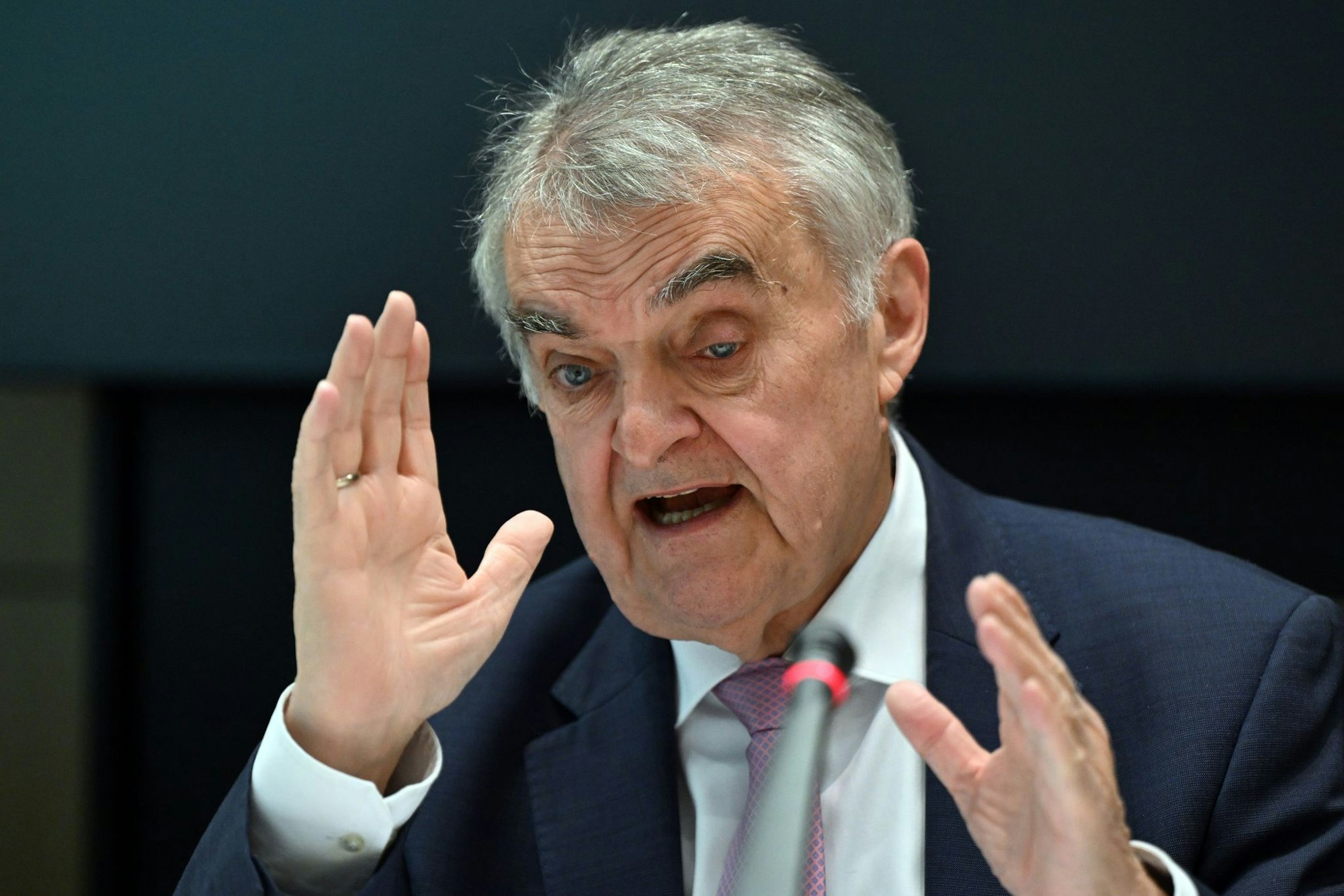 Nordrhein-Westfalens Innenminister Herbert Reul (CDU) will die Kripo interessanter machen für junge Polizeianwärter.