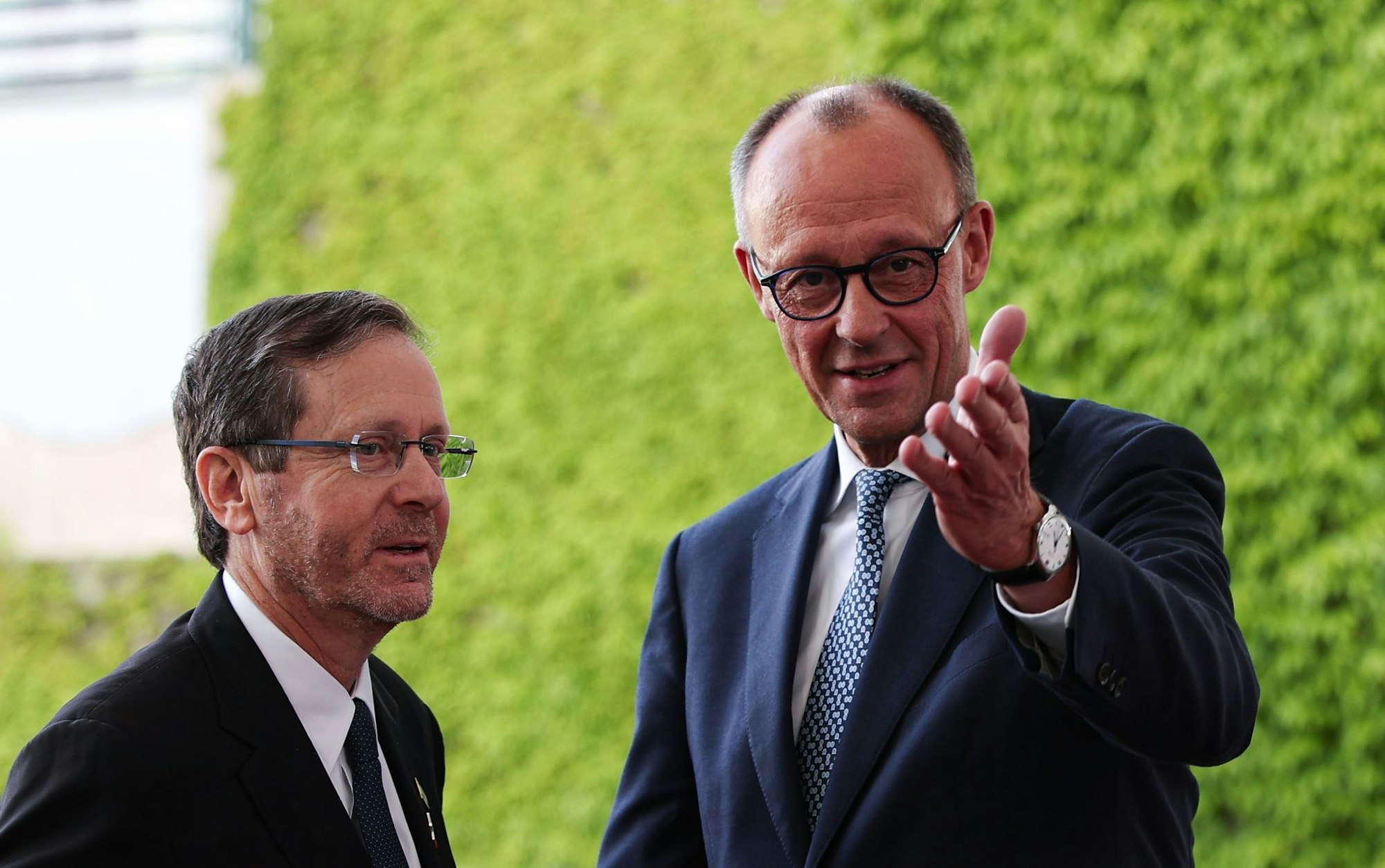 Israels Präsident Herzog schaut auch beim neuen Kanzler Merz vorbei.