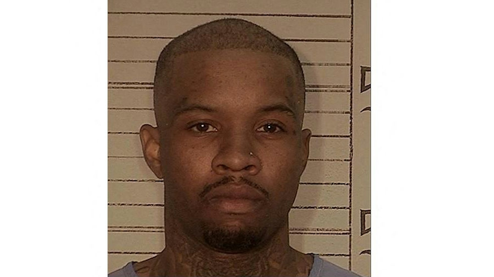 Auf diesem Handout-Foto, das am 17. September 2023 aufgenommen und am 12. Mai 2025 vom kalifornischen Justizvollzugsministerium veröffentlicht wurde, ist Tory Lanez (bürgerlich Daystar Peterson) zu sehen. Der Rapper, der wegen der Schussverletzung von Megan Thee Stallion im Jahr 2020 verurteilt wurde, ist laut Behördenangaben in einem kalifornischen Gefängnis angegriffen worden.