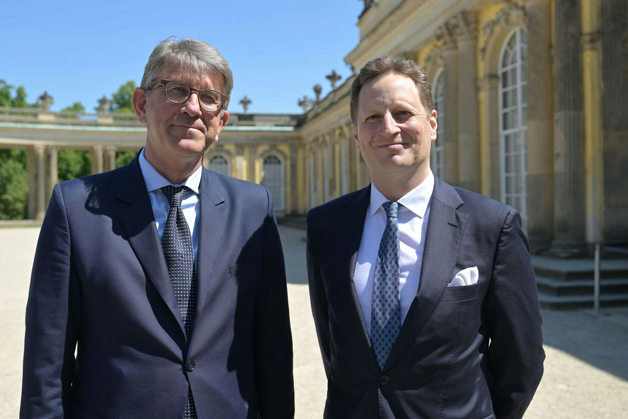 Kulturstaatsminister Wolfram Weimer (l) und Georg Friedrich Prinz von Preußen betonten, wie wichtig die Einigung im Hohenzollern-Streit ist.