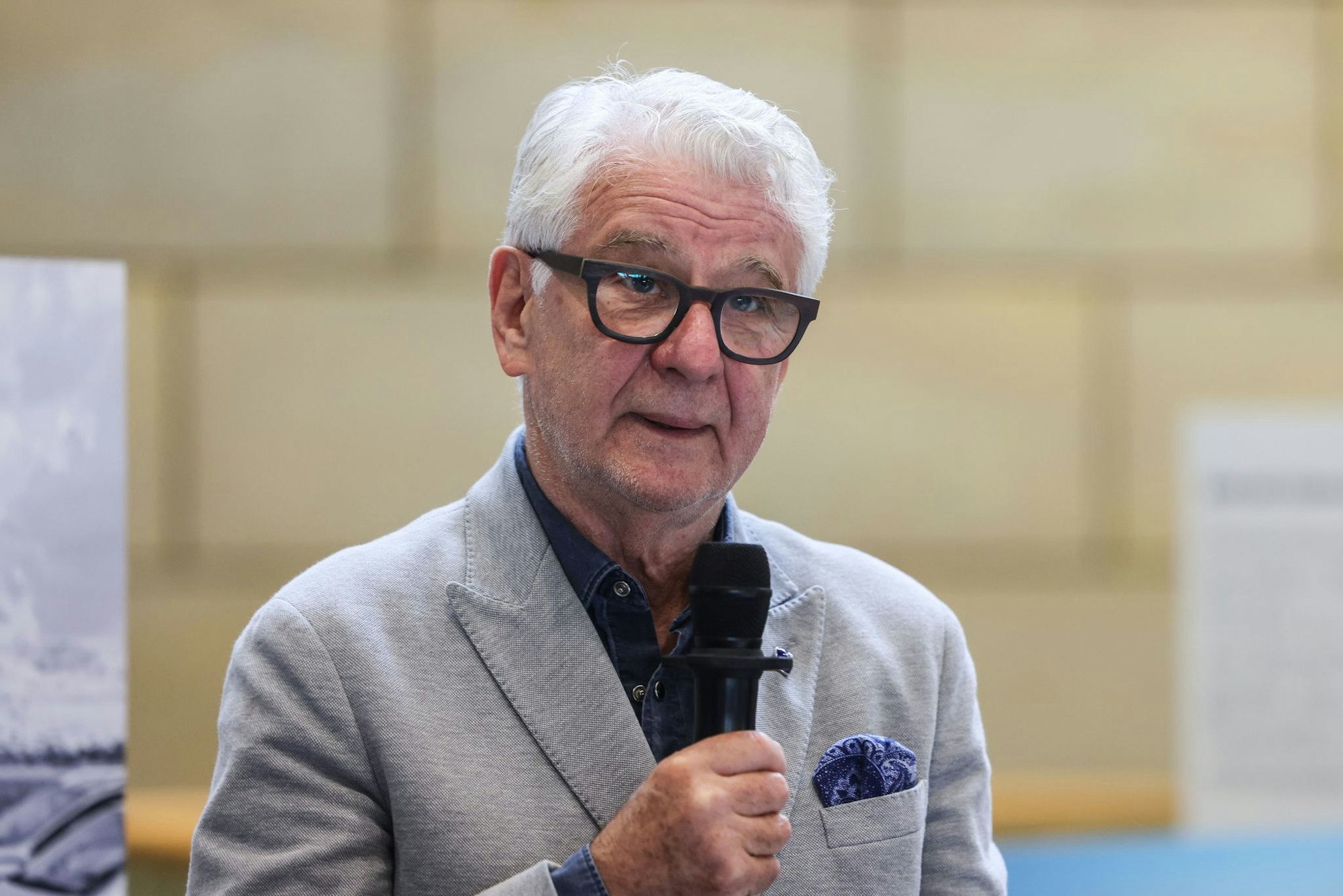 Sportmoderator Marcel Reif hat zu deutsch-israelischen Beziehungen Persönliches aus seiner Familiengeschichte beizutragen.