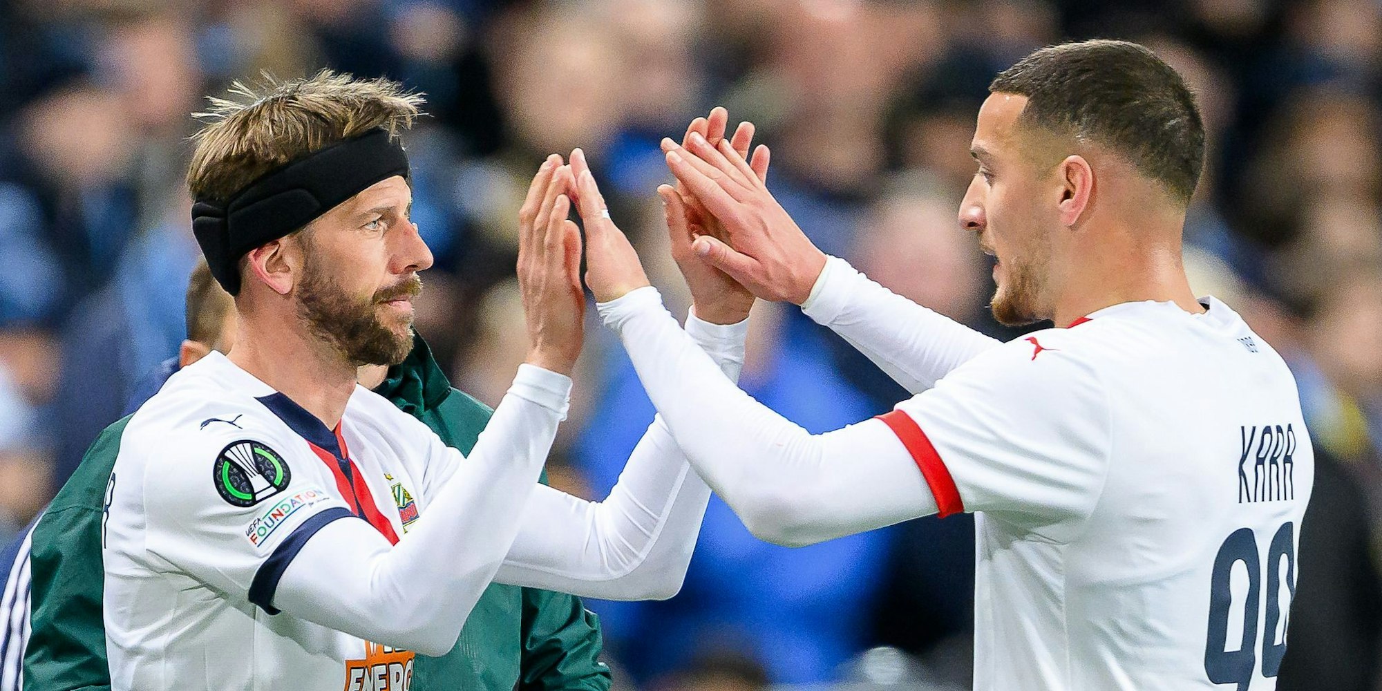 Guido Burgstaller (l) hört am Ende der Saison auf.