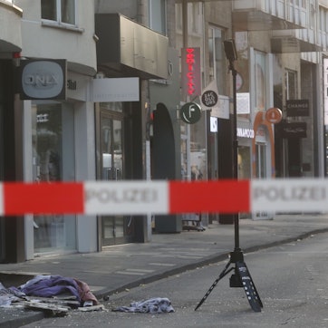 Auch die Explosion an einem Bekleidungsgeschäft in der Ehrenstraße im September 2024 rechnen die Ermittler Sermet A. zu.