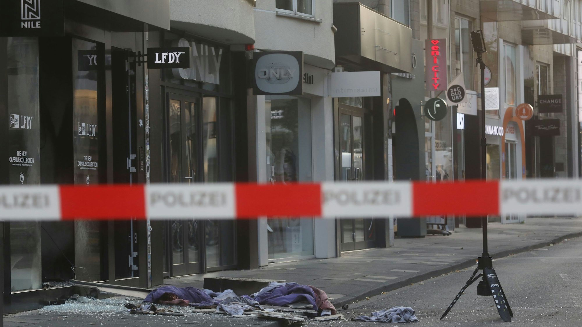 Nach dem Raub von 350 Kilogramm Cannabis kam es zu einem Drogenkrieg mit Sprengstoffanschlägen, Mordversuchen und Geiselnahmen in Köln und anderen Städten in NRW. (Archivbild)