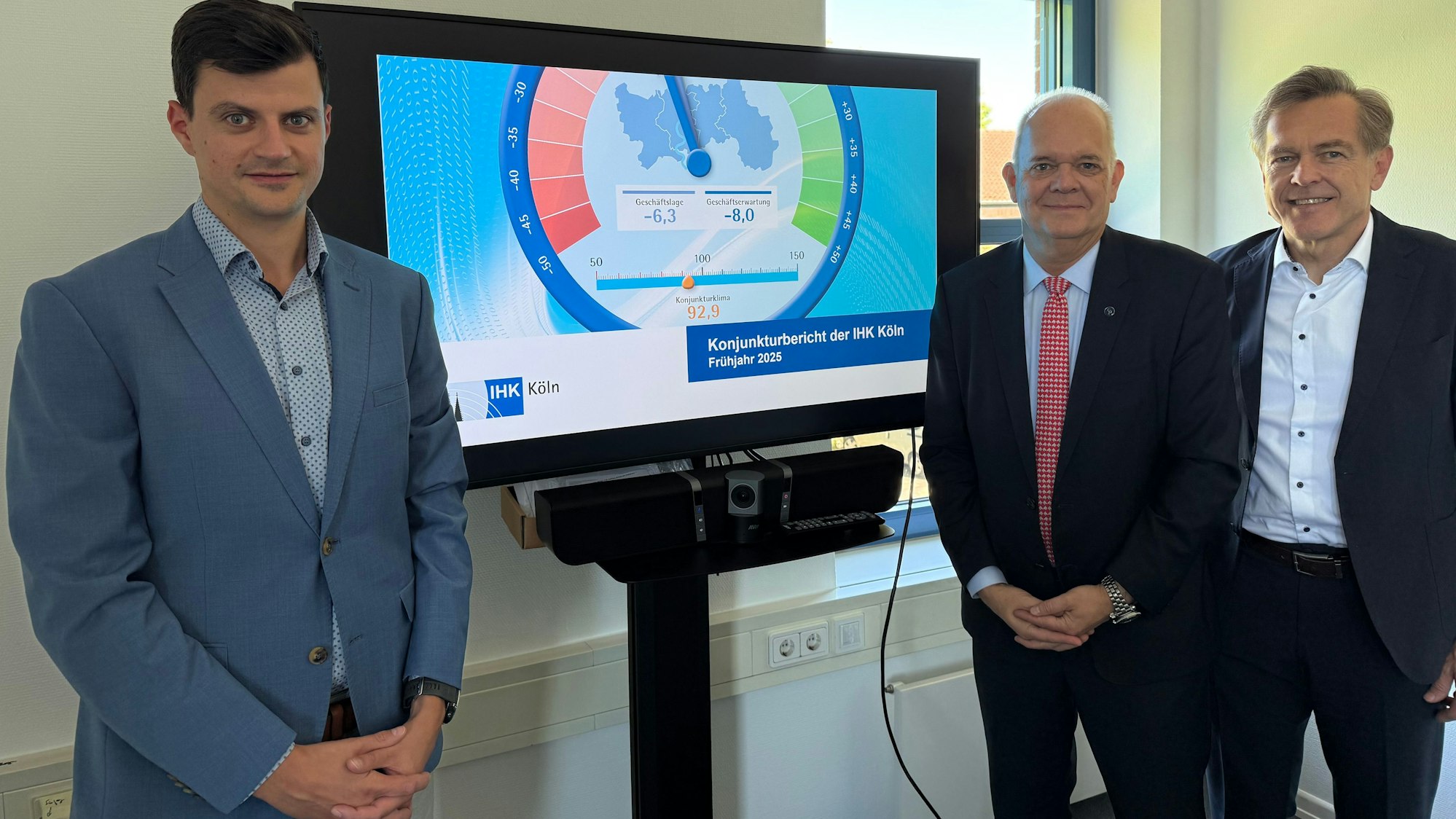 Matthias Franken, Referent für Wirtschaftspolitik bei der IHK in Köln, Präsidiumsmitglied Stefan Bisanz und Hauptgeschäftsführer Uwe Vetterlein.