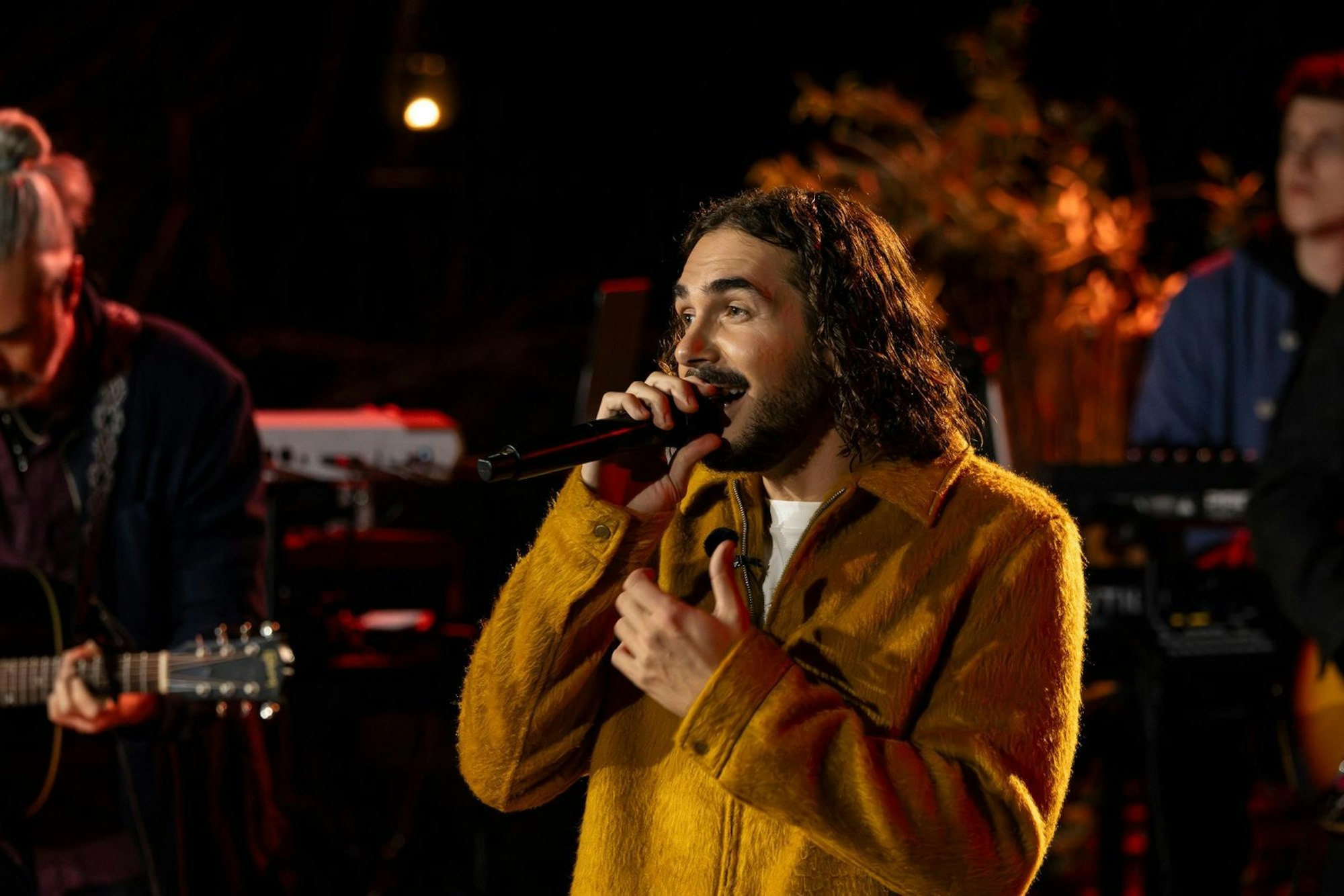 Boki von ClockClock bekam die Protea für den Song des Abends. (Bild: RTL / Markus Hertrich)