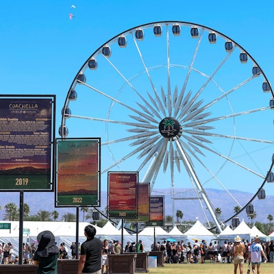 Die ersten Festivalbesucher treffen am 11. April 2025 auf dem Gelände des Empire Polo Club im kalifornischen Indio ein, um das Coachella Valley Music and Arts Festival 2025 zu besuchen.